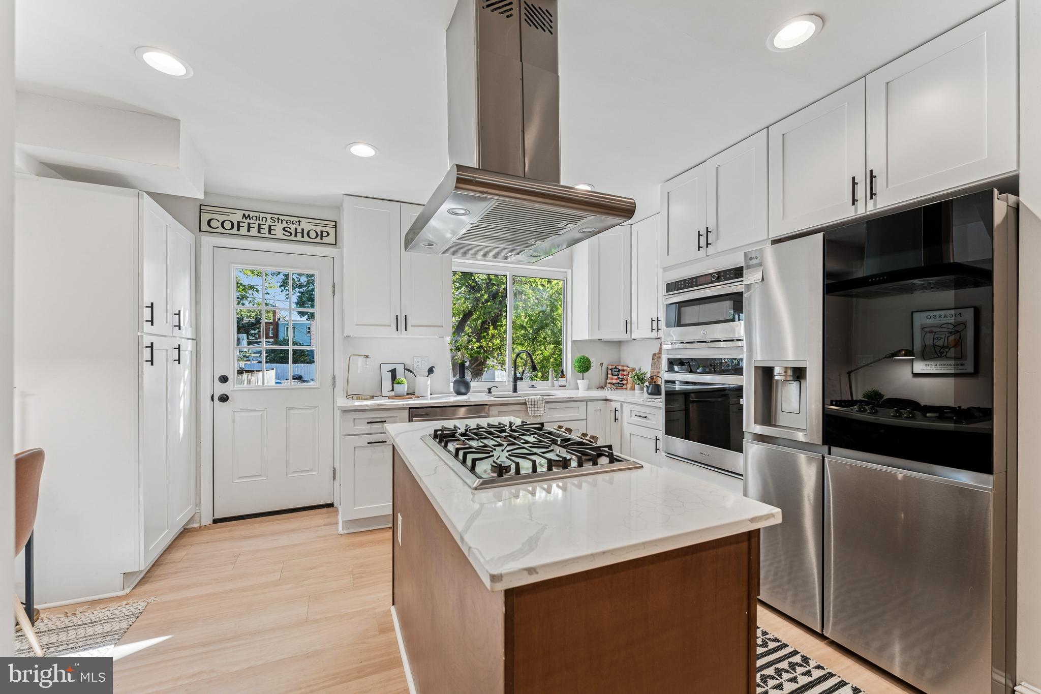 Alexandria, Virginia, 22305, United States, 2 Bedrooms Bedrooms, ,2 BathroomsBathrooms,Residential,For Sale,1974640