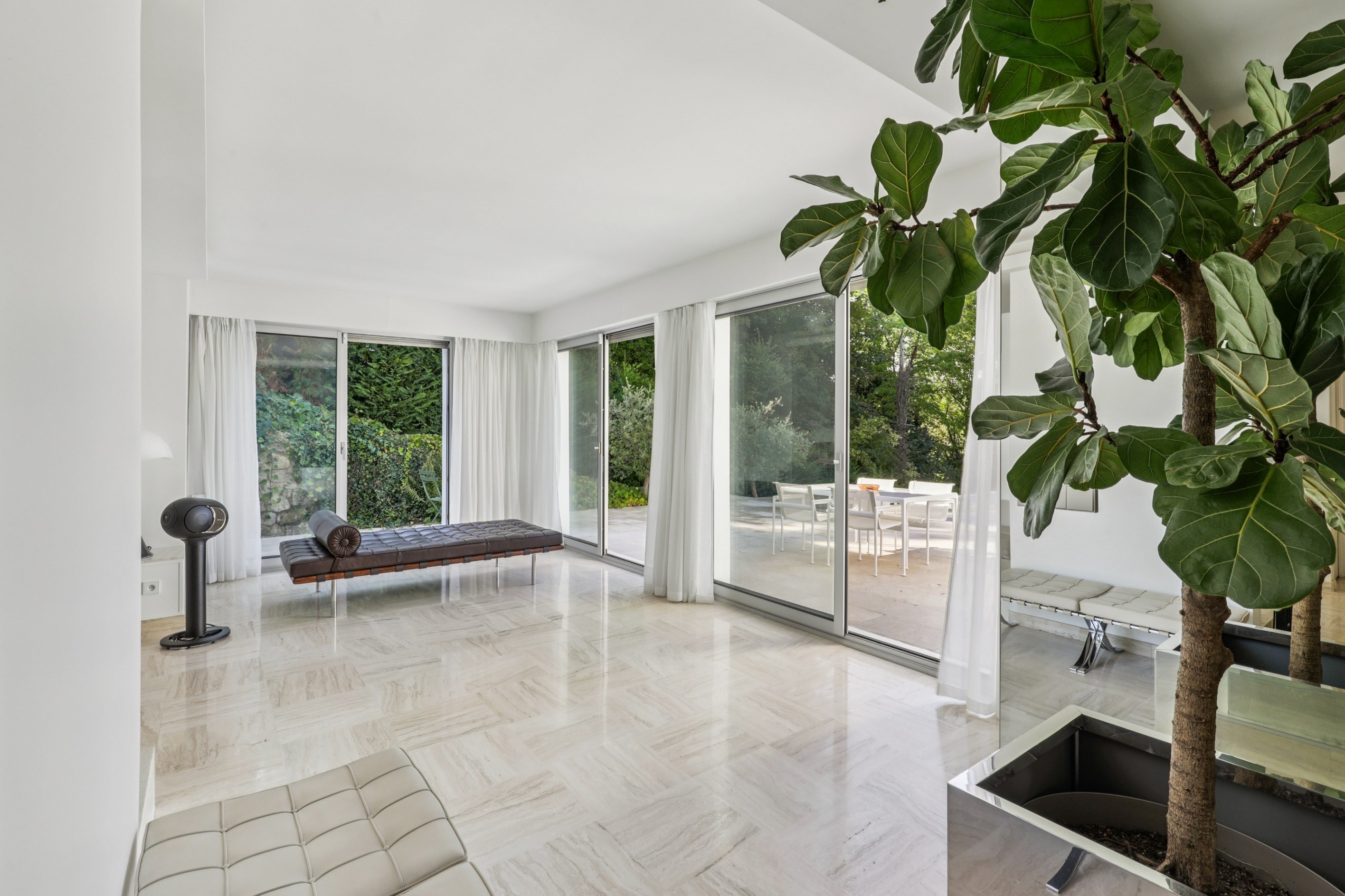  Bougival Town Centre – Contemporary Family Home with Infinity Pool, Expansive T… - 物件實景