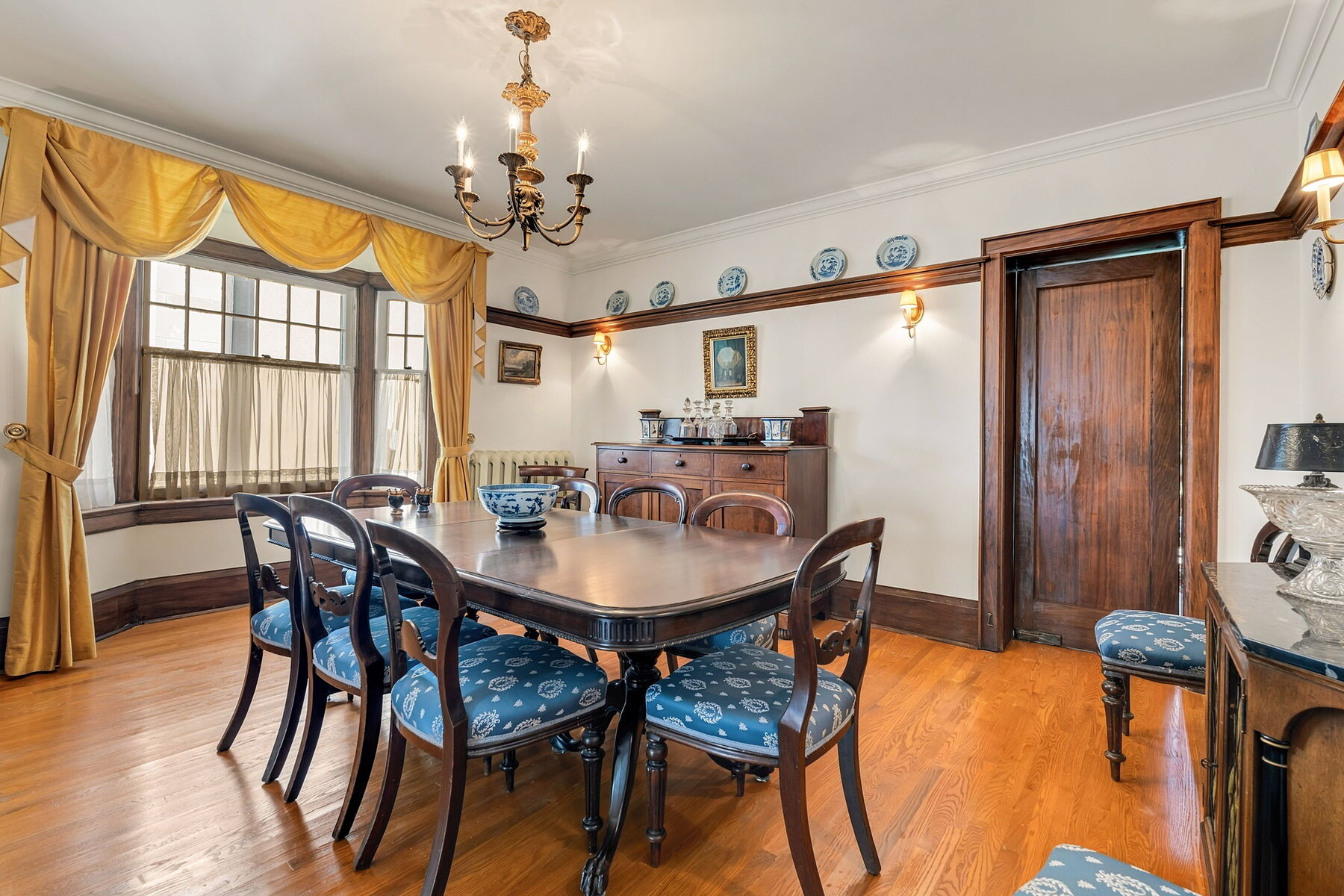  Chaplin Estates Century Home - 物件實景