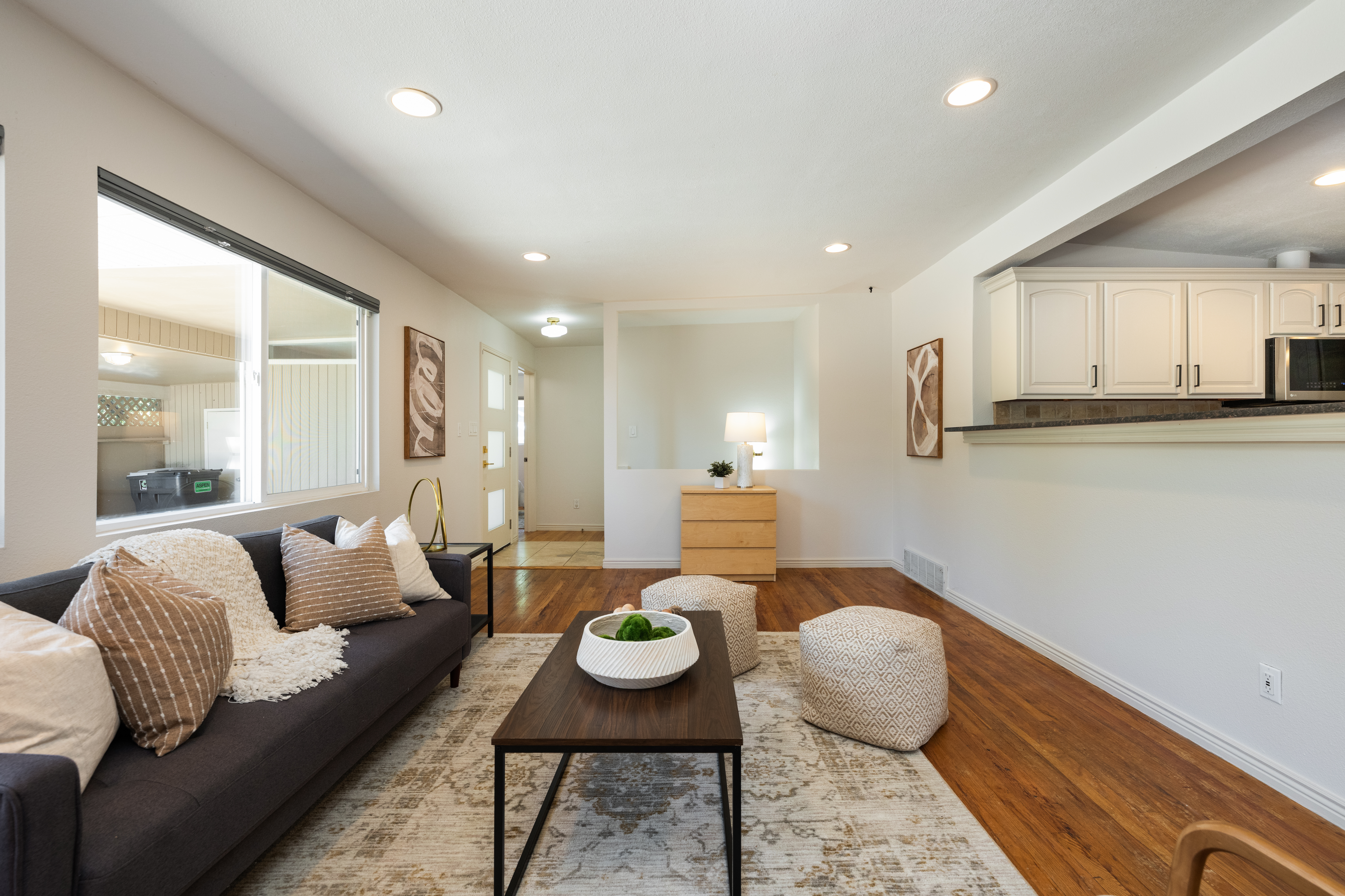  Beautiful mid-century modern home offering the perfect blend - 物件實景