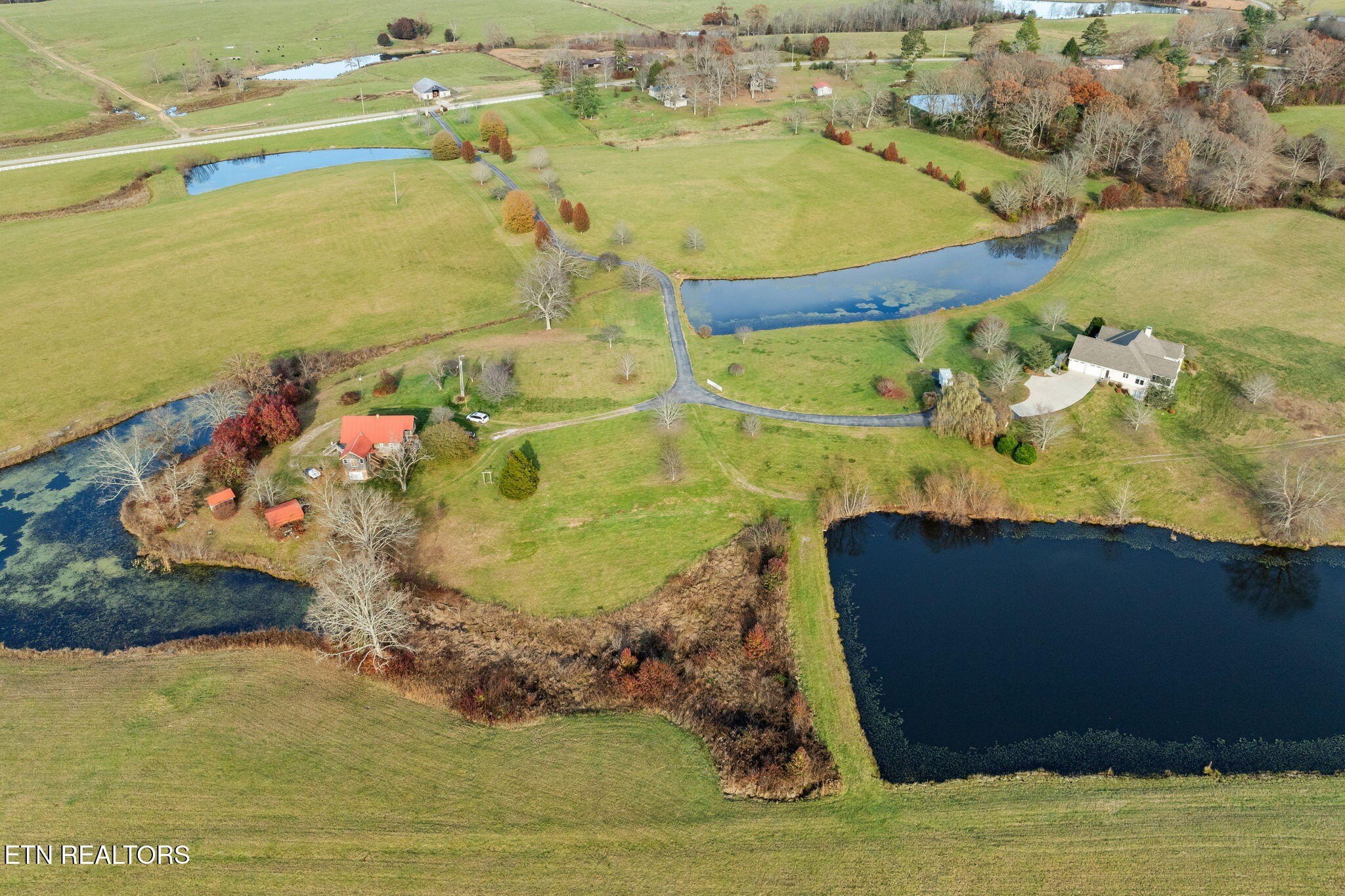 Deer Lodge, Tennessee, 37726, United States, 3 Bedrooms Bedrooms, ,4 BathroomsBathrooms,Residential,For Sale,1996492