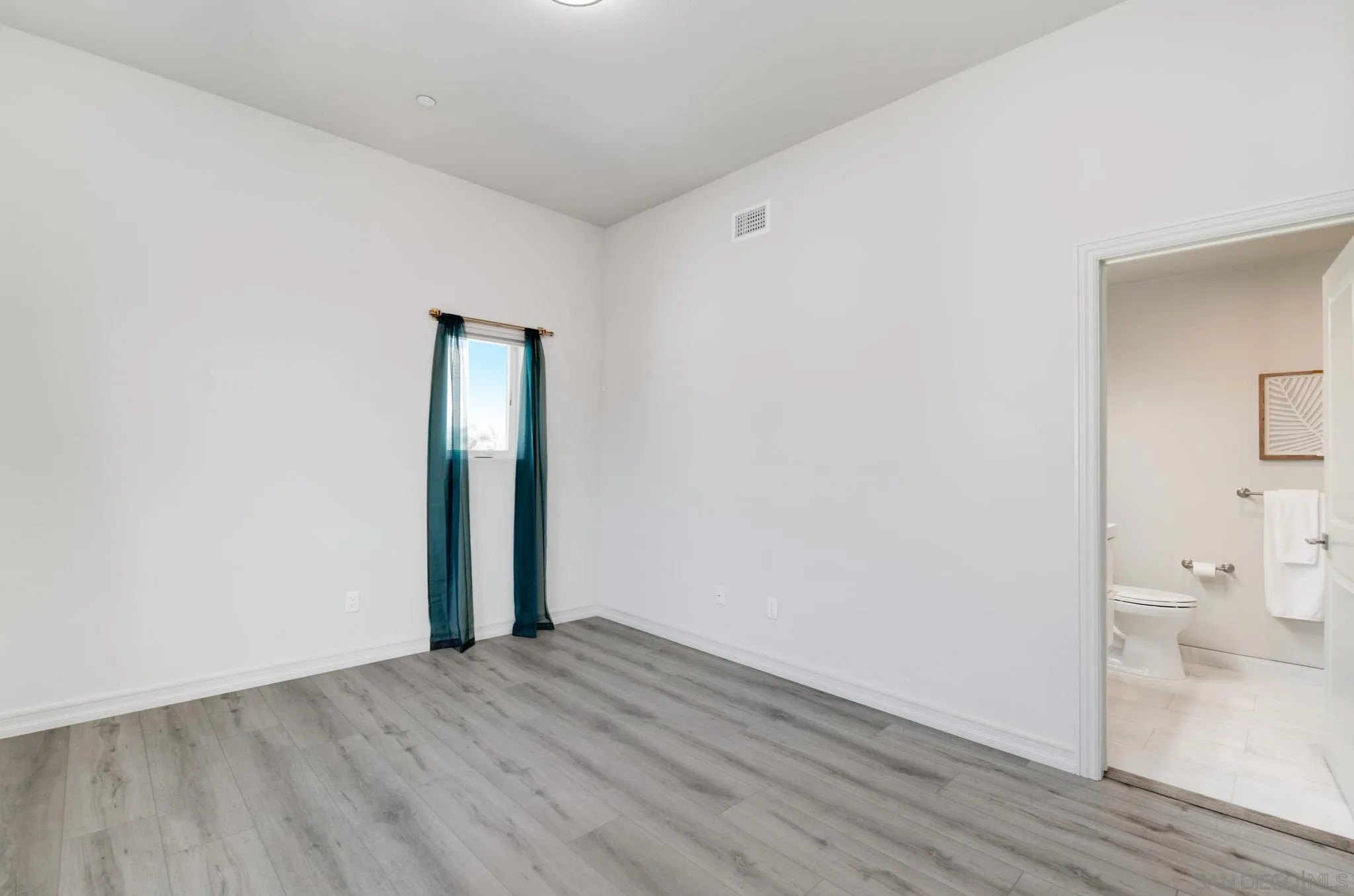 San Diego, California, 92104, United States, 3 Bedrooms Bedrooms, ,3 BathroomsBathrooms,Residential,For Sale,1942176