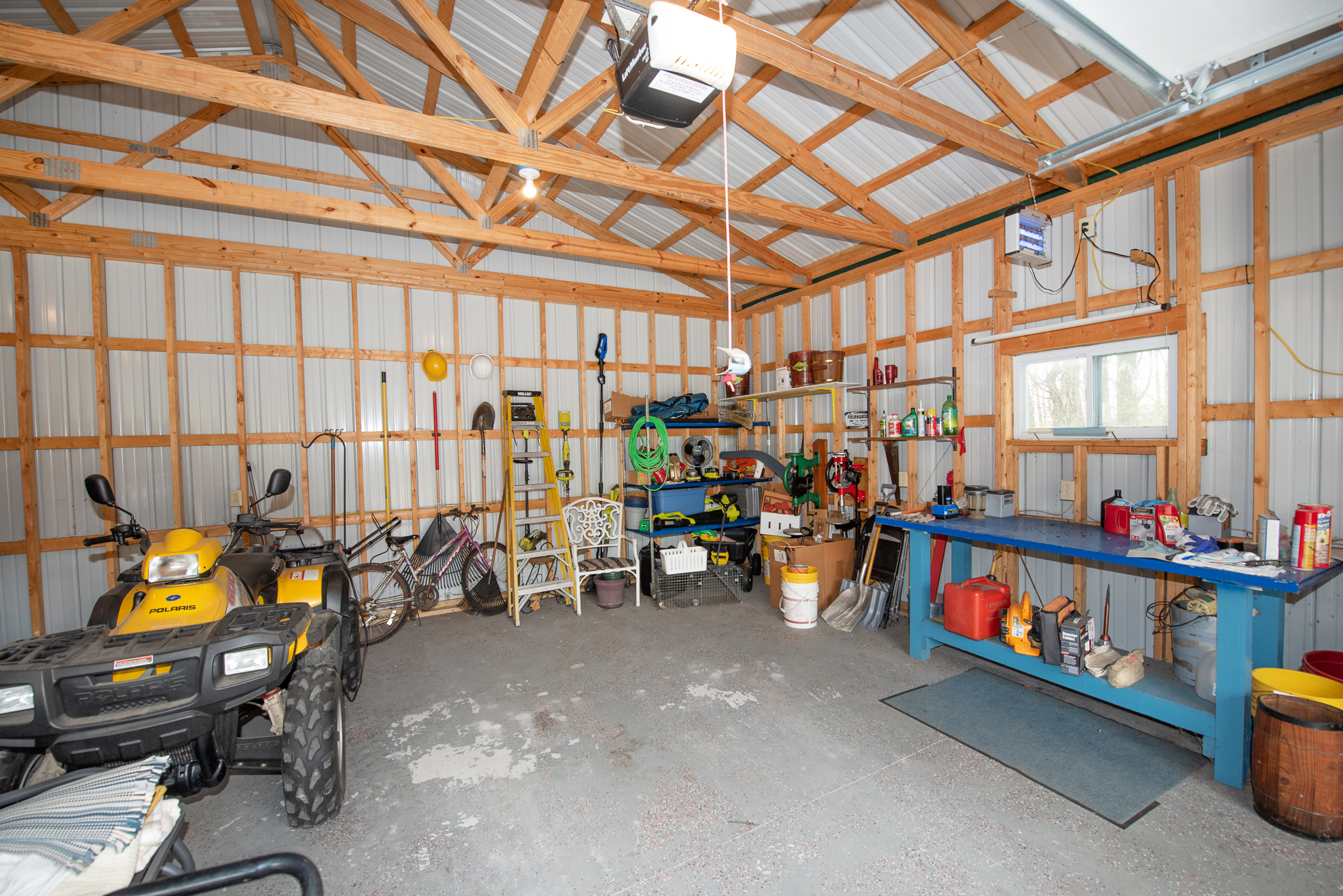  Custom Log Home Located on 2.7 Acres - 物件實景