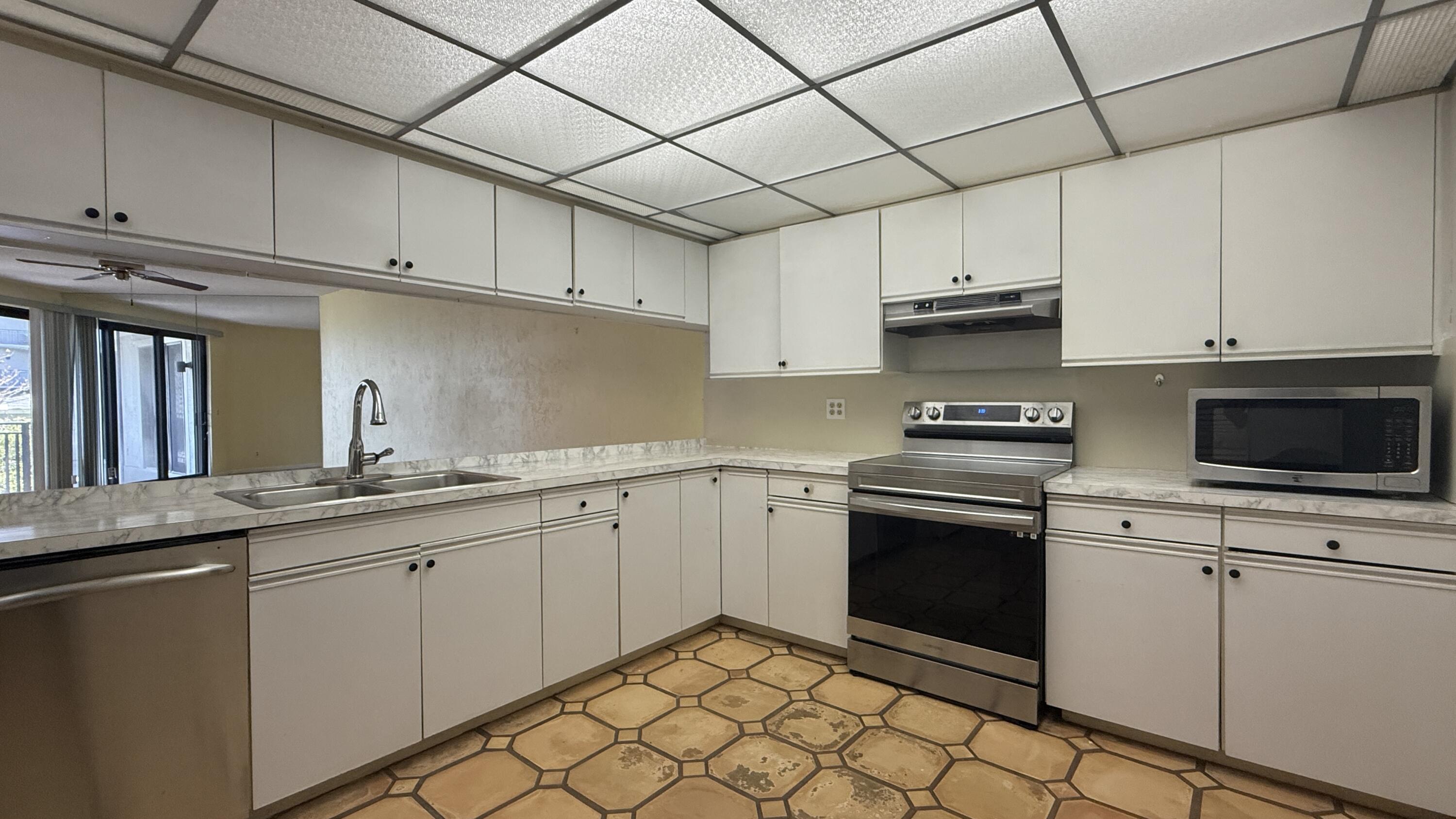 KEY WEST, Florida, 33040, United States, 2 Bedrooms Bedrooms, ,2 BathroomsBathrooms,Residential,For Sale,1751246