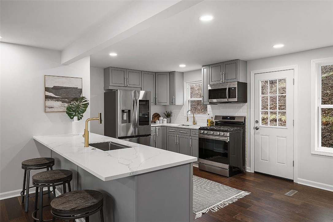 Mt Lebanon, Pennsylvania, 15243, United States, 4 Bedrooms Bedrooms, ,3 BathroomsBathrooms,Residential,For Sale,1875977