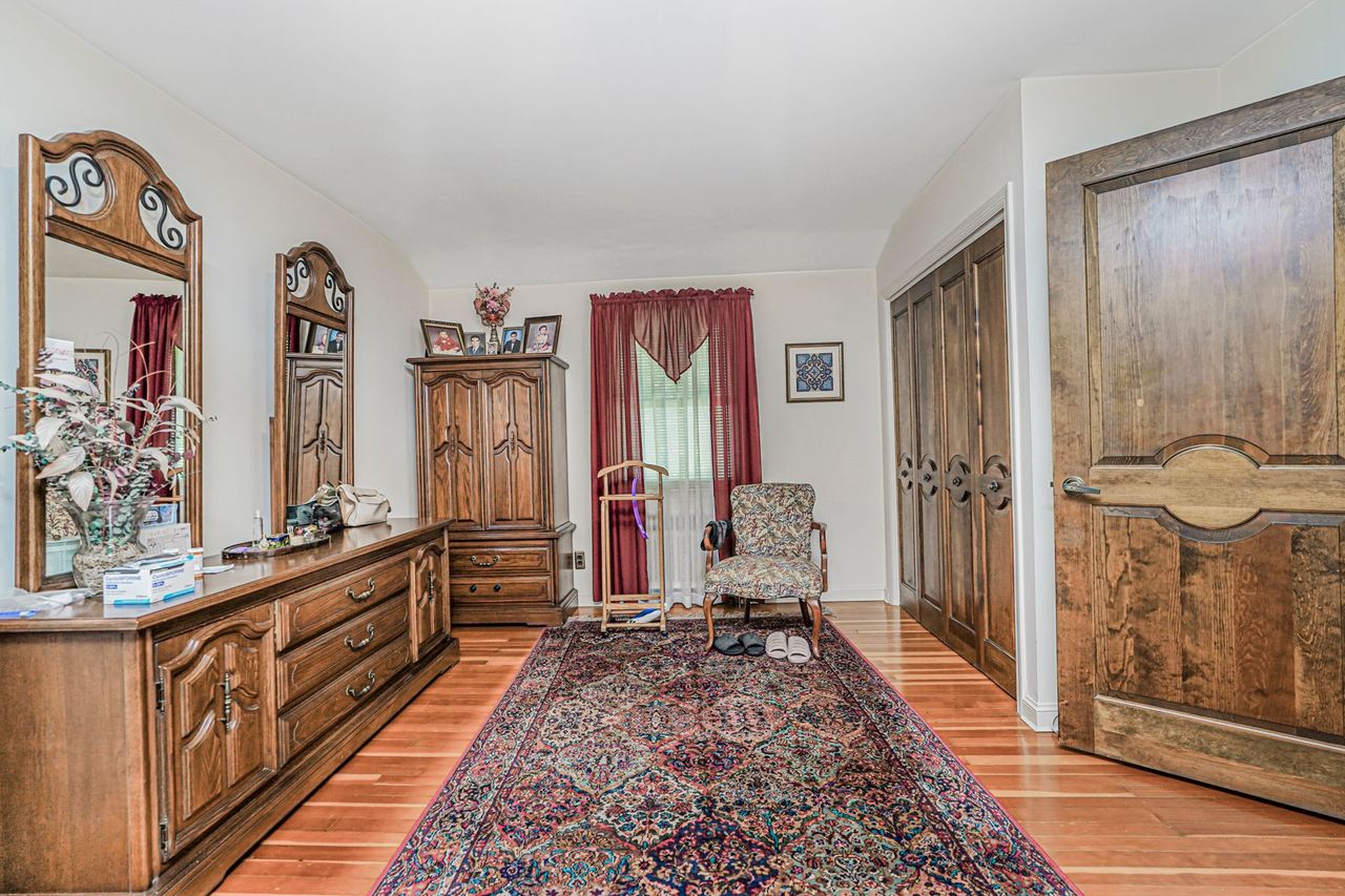 Staten Island, New York, 10302, United States, 5 Bedrooms Bedrooms, ,2 BathroomsBathrooms,Residential,For Sale,1914659