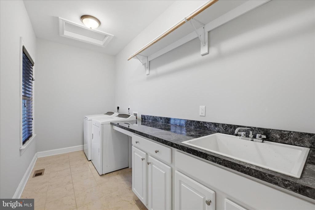 Winchester, Virginia, 22602, United States, 6 Bedrooms Bedrooms, ,5 BathroomsBathrooms,Residential,For Sale,2032756
