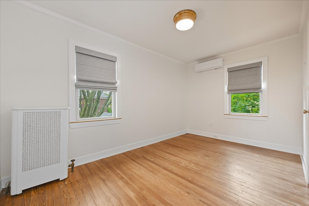 Floral Park, New York, 11001, United States, 4 Bedrooms Bedrooms, ,4 BathroomsBathrooms,Residential,For Sale,1977221