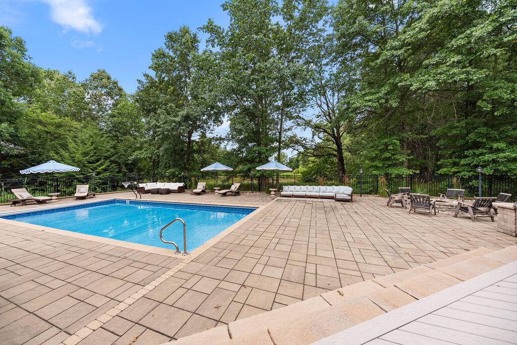New Buffalo, Michigan, 49117, United States, 5 Bedrooms Bedrooms, ,4 BathroomsBathrooms,Residential,For Sale,1940411
