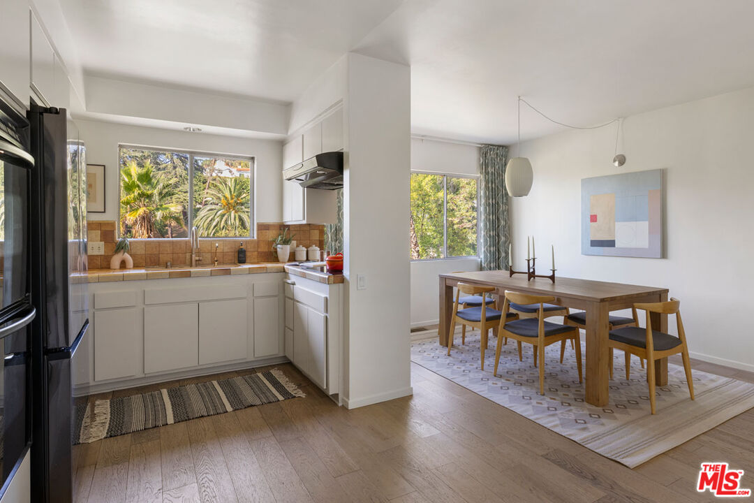 Glendale, California, 91207, United States, 3 Bedrooms Bedrooms, ,3 BathroomsBathrooms,Residential,For Sale,1987777