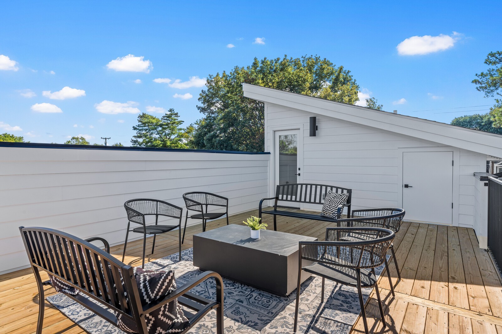 Nashville, Tennessee, 37206, United States, 4 Bedrooms Bedrooms, ,7 BathroomsBathrooms,Residential,For Sale,1989518