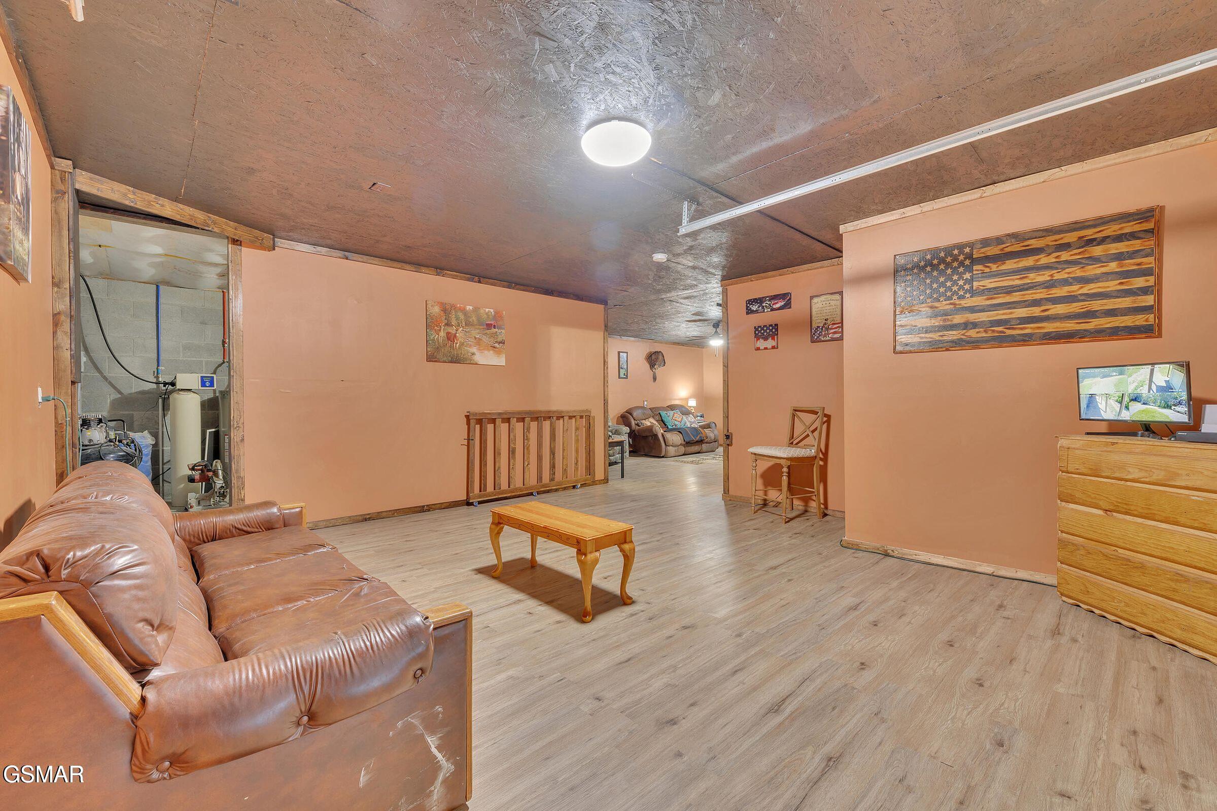 Bybee, Tennessee, 37713, United States, 4 Bedrooms Bedrooms, ,2 BathroomsBathrooms,Residential,For Sale,1980486