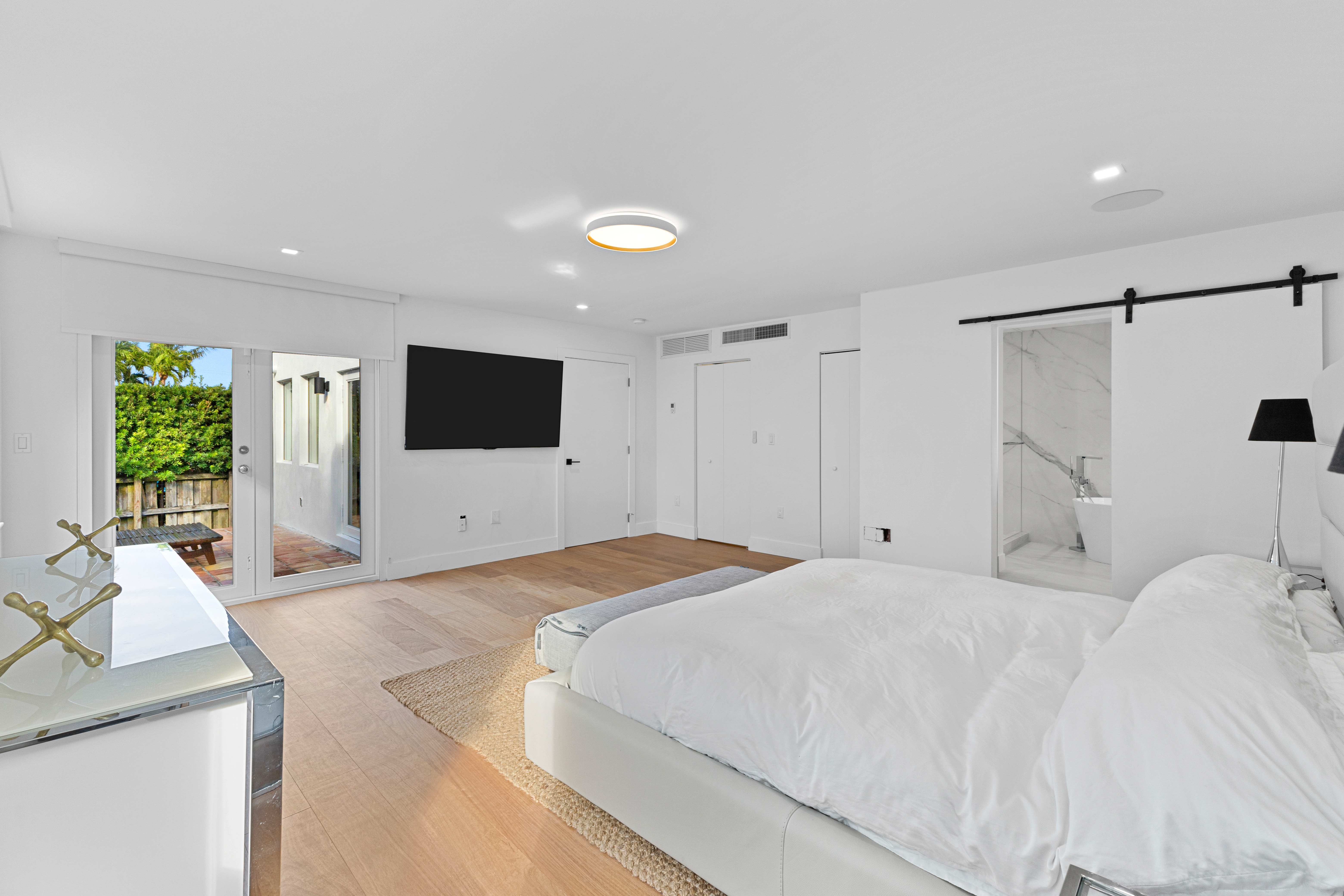  8926 Emerson Ave, Surfside, FL, 33154 - 物件實景