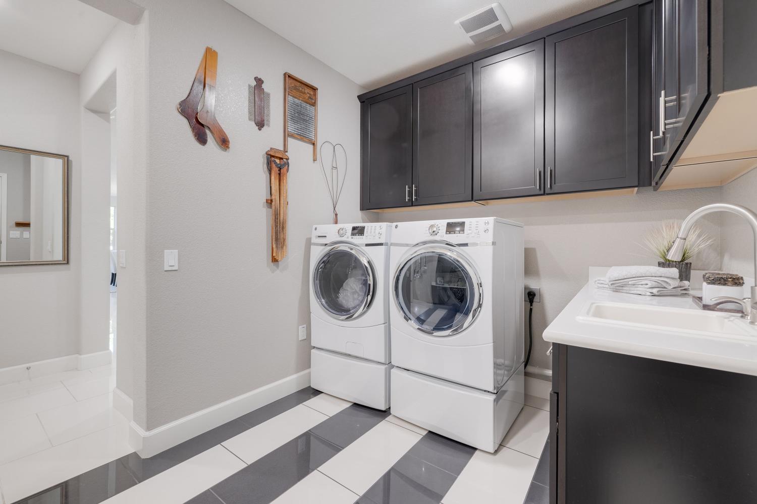 El Dorado Hills, California, 95762, United States, 3 Bedrooms Bedrooms, ,3 BathroomsBathrooms,Residential,For Sale,1987494