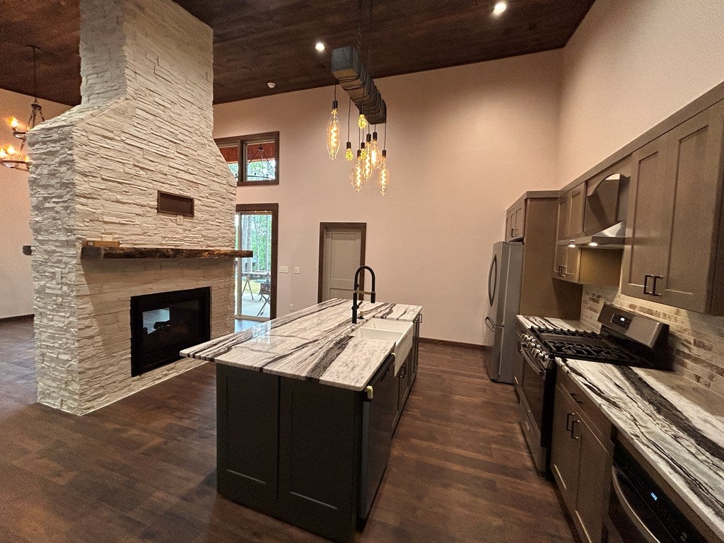 Mineral Bluff, Georgia, 30559, United States, 3 Bedrooms Bedrooms, ,3 BathroomsBathrooms,Residential,For Sale,1871294