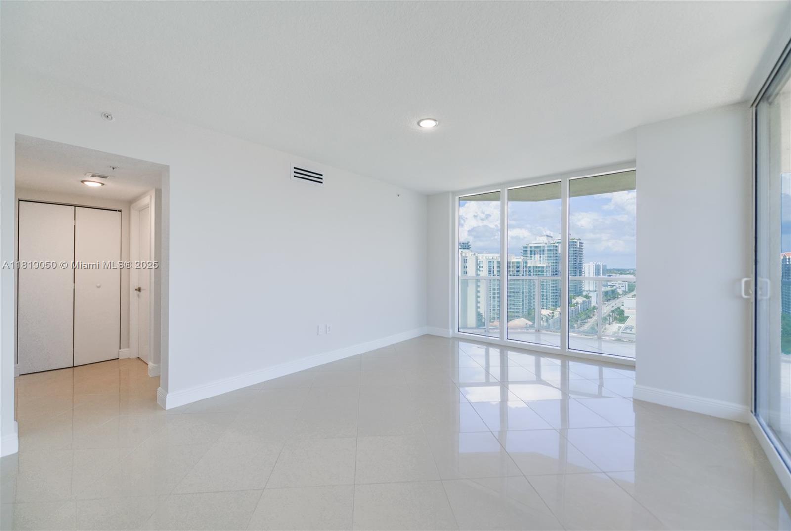 Sunny Isles Beach, Florida, 33160, United States, 2 Bedrooms Bedrooms, ,2 BathroomsBathrooms,Residential,For Sale,1991948