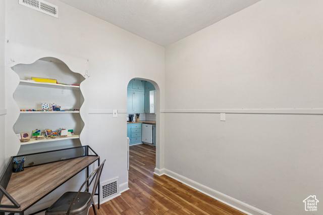 Salt Lake City, Utah, 84102, United States, 4 Bedrooms Bedrooms, ,2 BathroomsBathrooms,Residential,For Sale,1984465