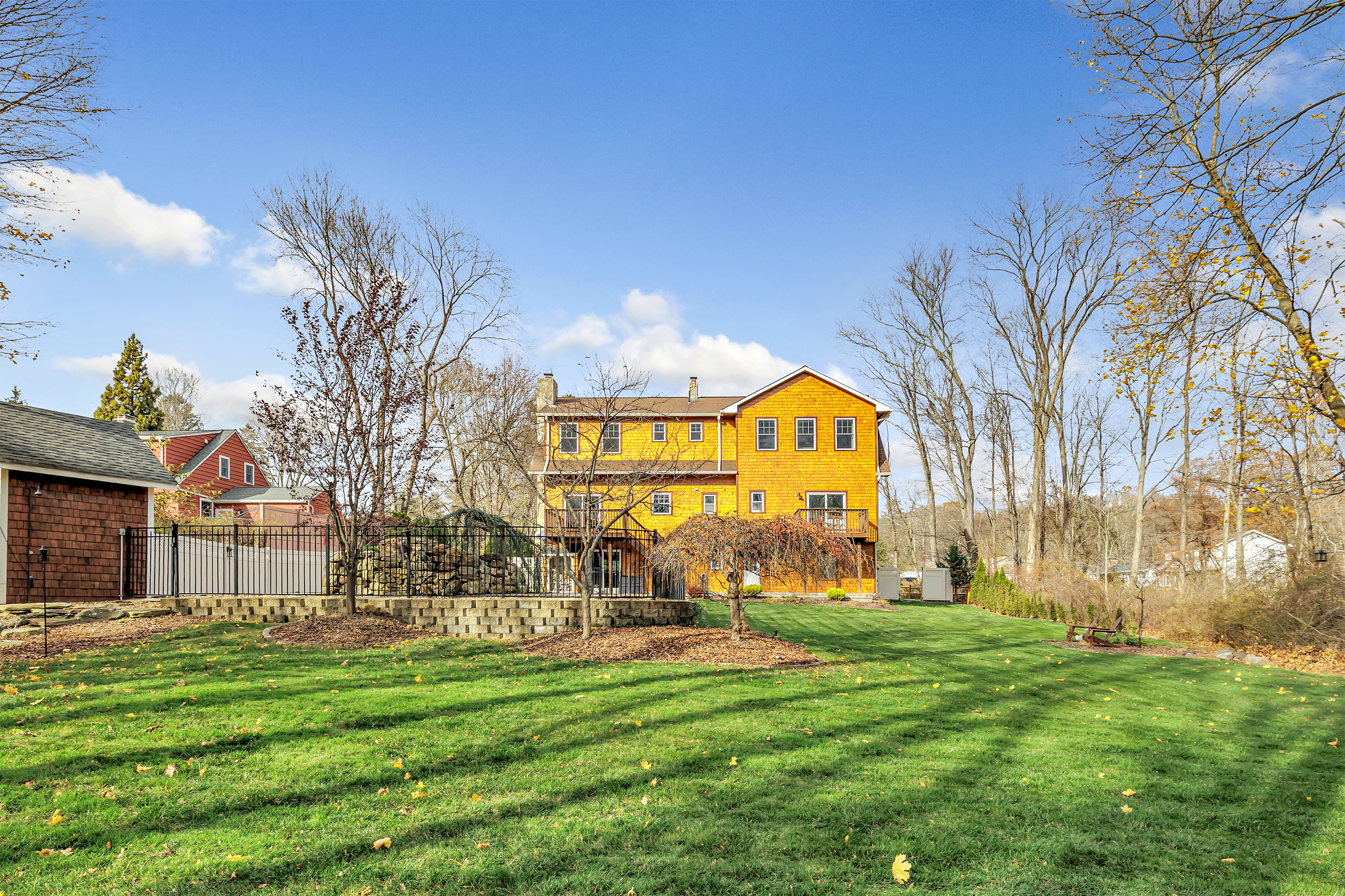 Danbury, Connecticut, 06811, United States, 10 Bedrooms Bedrooms, ,5 BathroomsBathrooms,Residential,For Sale,1992409