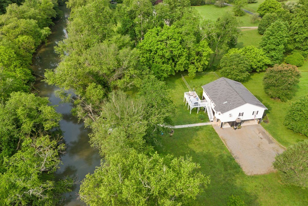 Murphy, North Carolina, 28906, United States, 2 Bedrooms Bedrooms, ,2 BathroomsBathrooms,Residential,For Sale,1923823