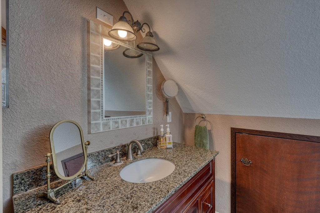 Hayesville, North Carolina, 28904, United States, 3 Bedrooms Bedrooms, ,4 BathroomsBathrooms,Residential,For Sale,1919513