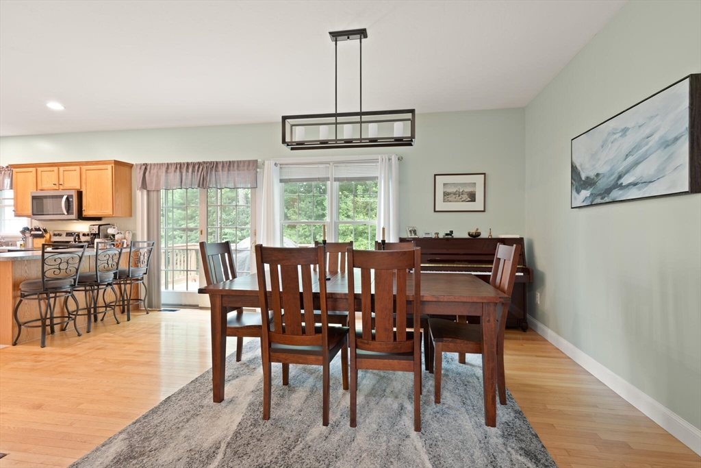 Upton, Massachusetts, 01568, United States, 3 Bedrooms Bedrooms, ,3 BathroomsBathrooms,Residential,For Sale,1912549