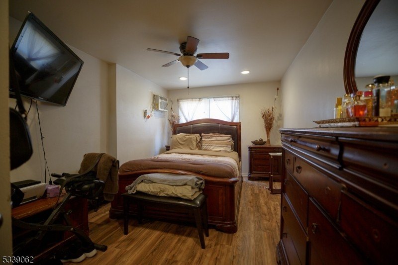 Linden City, New Jersey, 07036-2802, United States, 4 Bedrooms Bedrooms, ,2 BathroomsBathrooms,Residential,For Sale,1977001