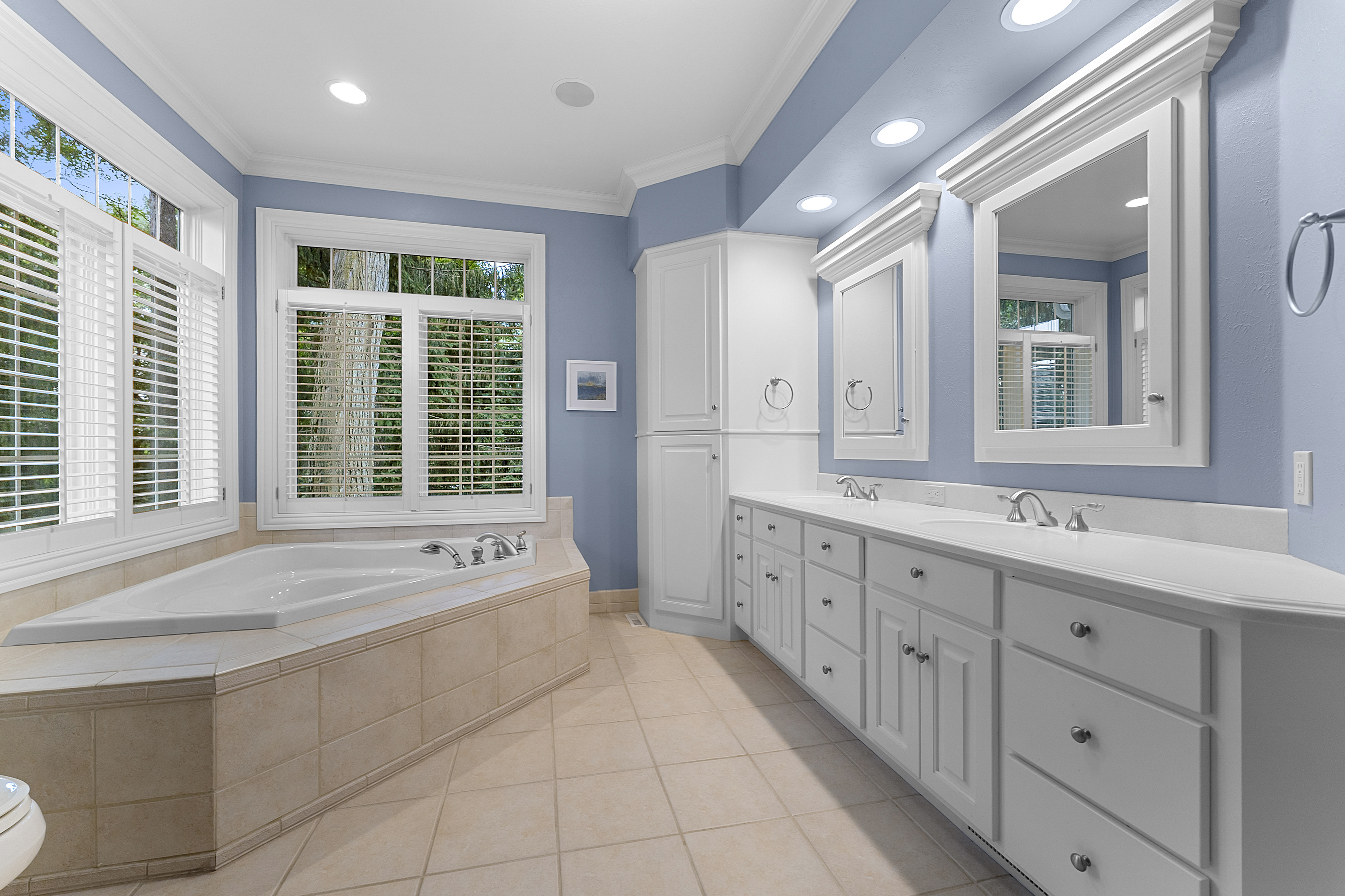  Elegant Colonial Offering Space, Privacy & Modern Comfort - 物件實景