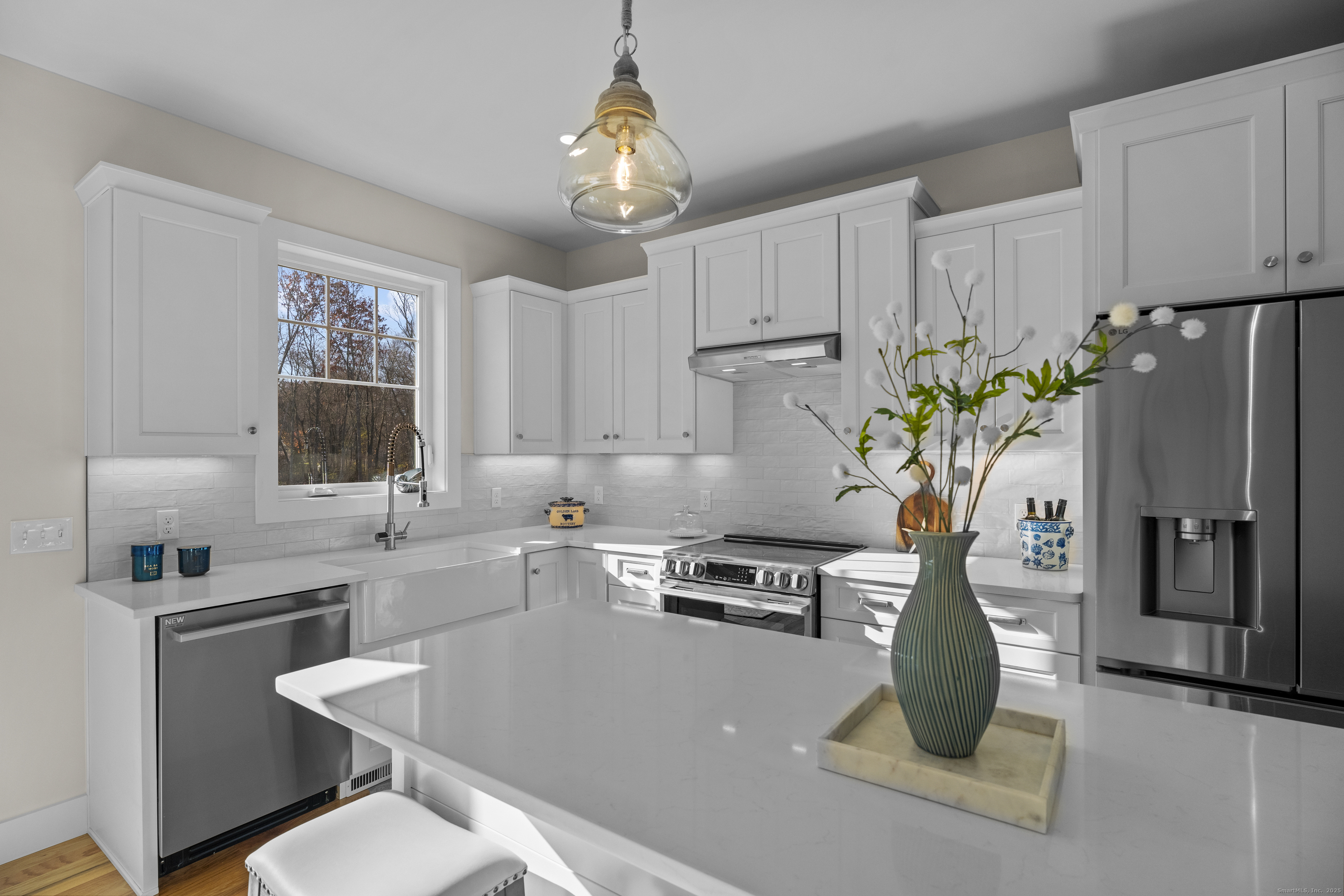 Waterford, Connecticut, 06385, United States, 3 Bedrooms Bedrooms, ,2 BathroomsBathrooms,Residential,For Sale,1995882