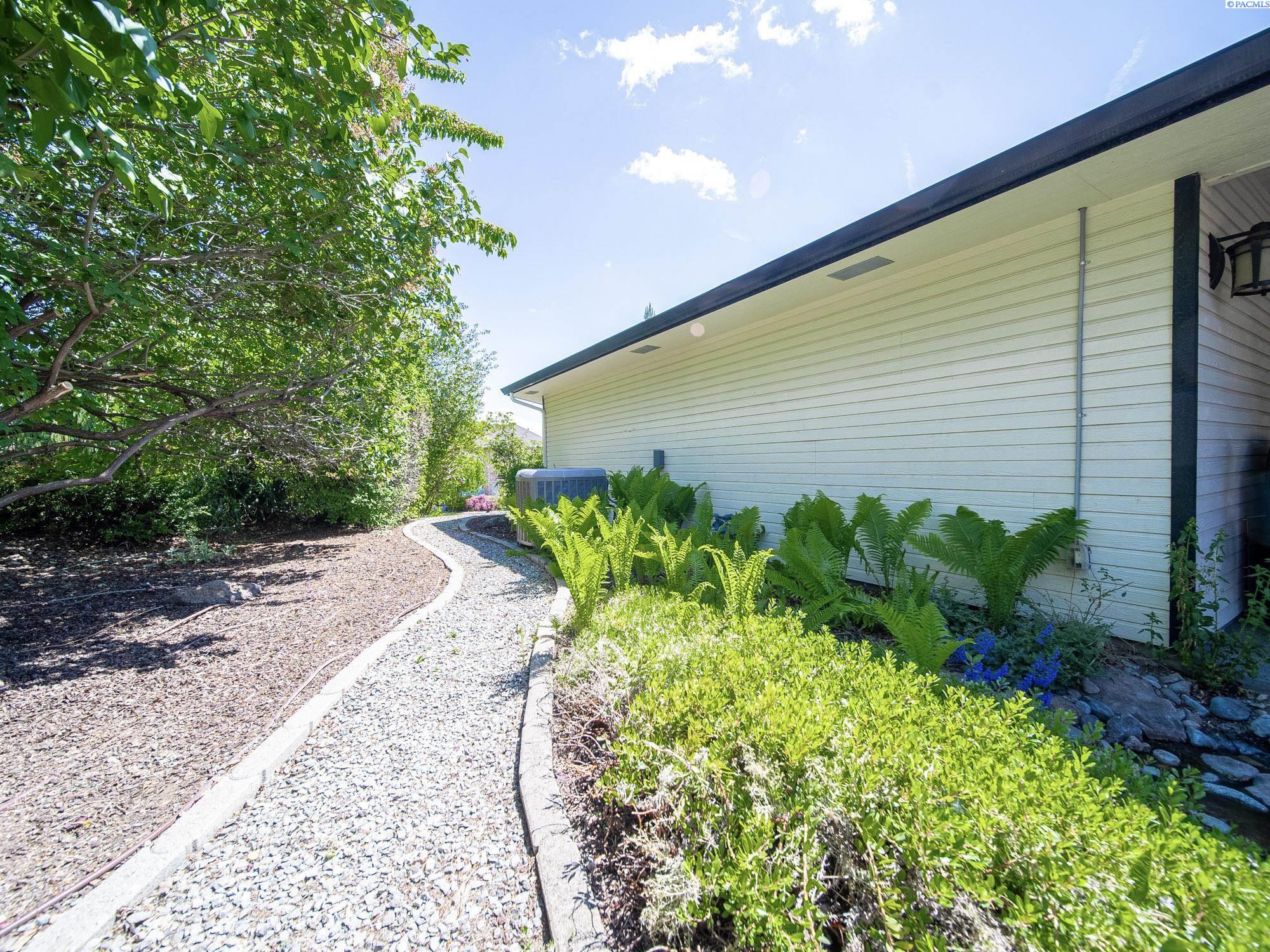 Yakima, Washington, 98908-0000, United States, 4 Bedrooms Bedrooms, ,2 BathroomsBathrooms,Residential,For Sale,1827891