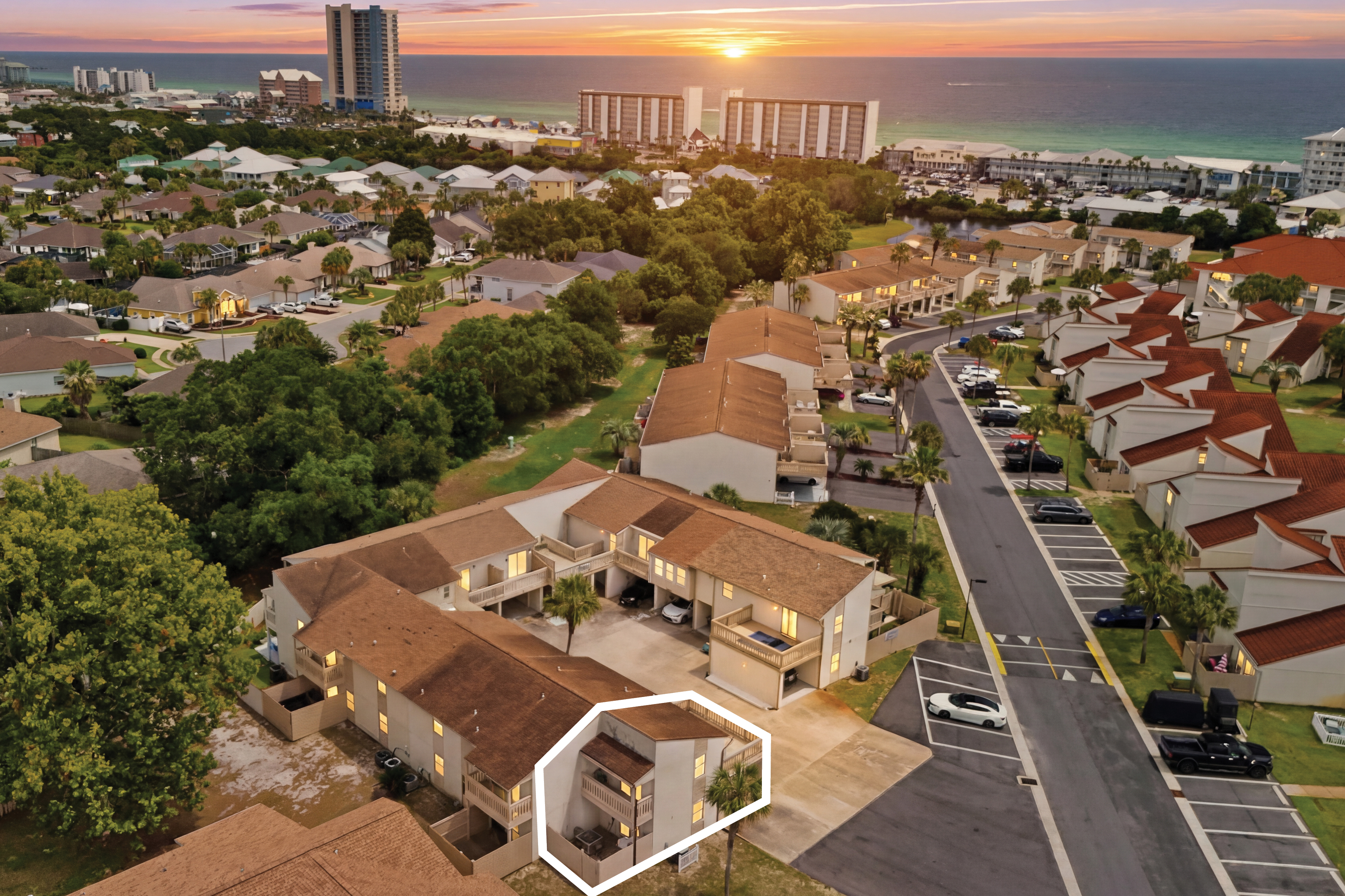  Amenity-Rich Beach Townhome Near Pier Park - 物件實景