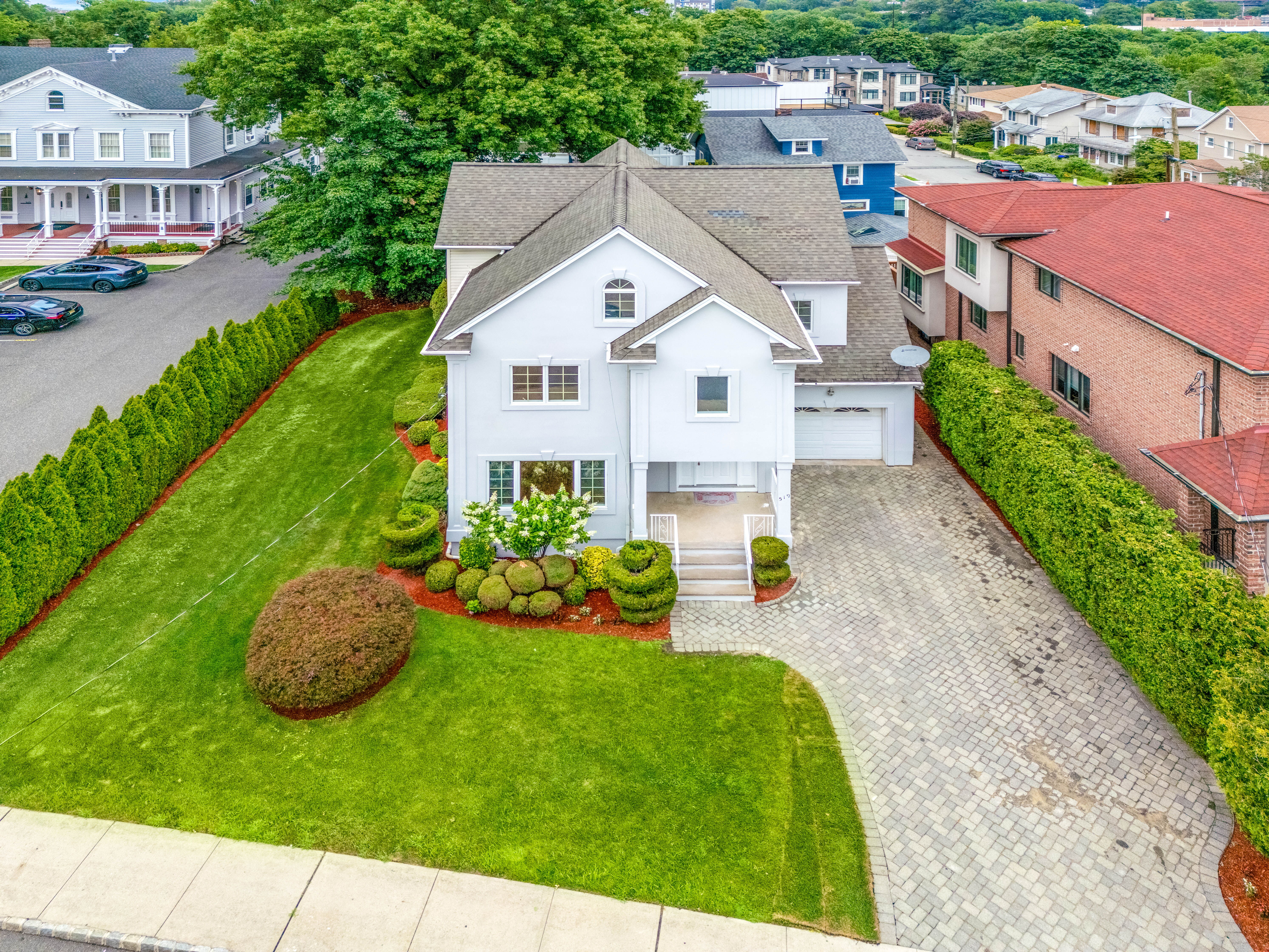 Fort Lee, New Jersey, 07024, United States, 5 Bedrooms Bedrooms, ,4 BathroomsBathrooms,Residential,For Sale,1981309