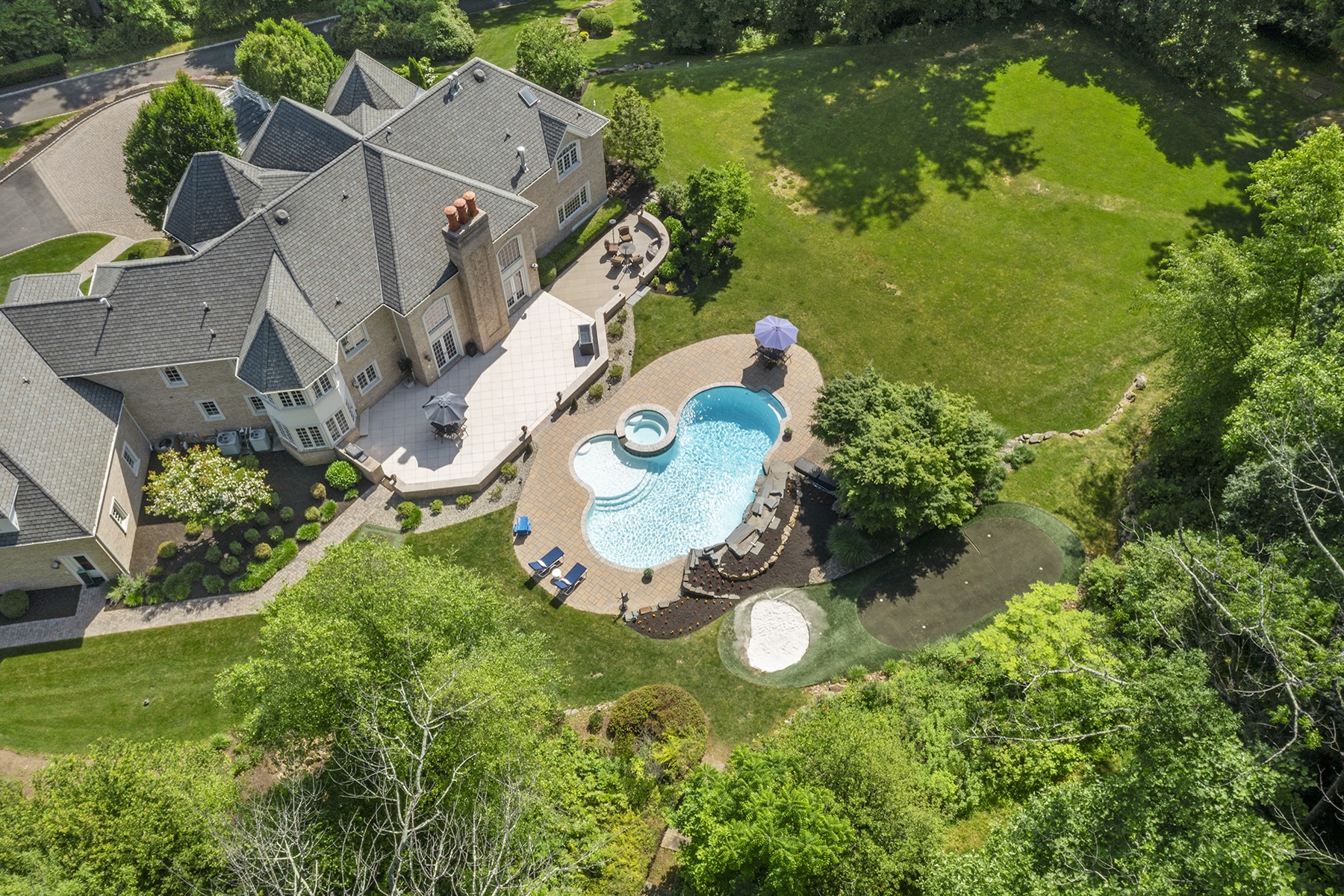  Majestic French Normandy Chateau Nestled Within a Five-Acre Gated Property - 物件實景