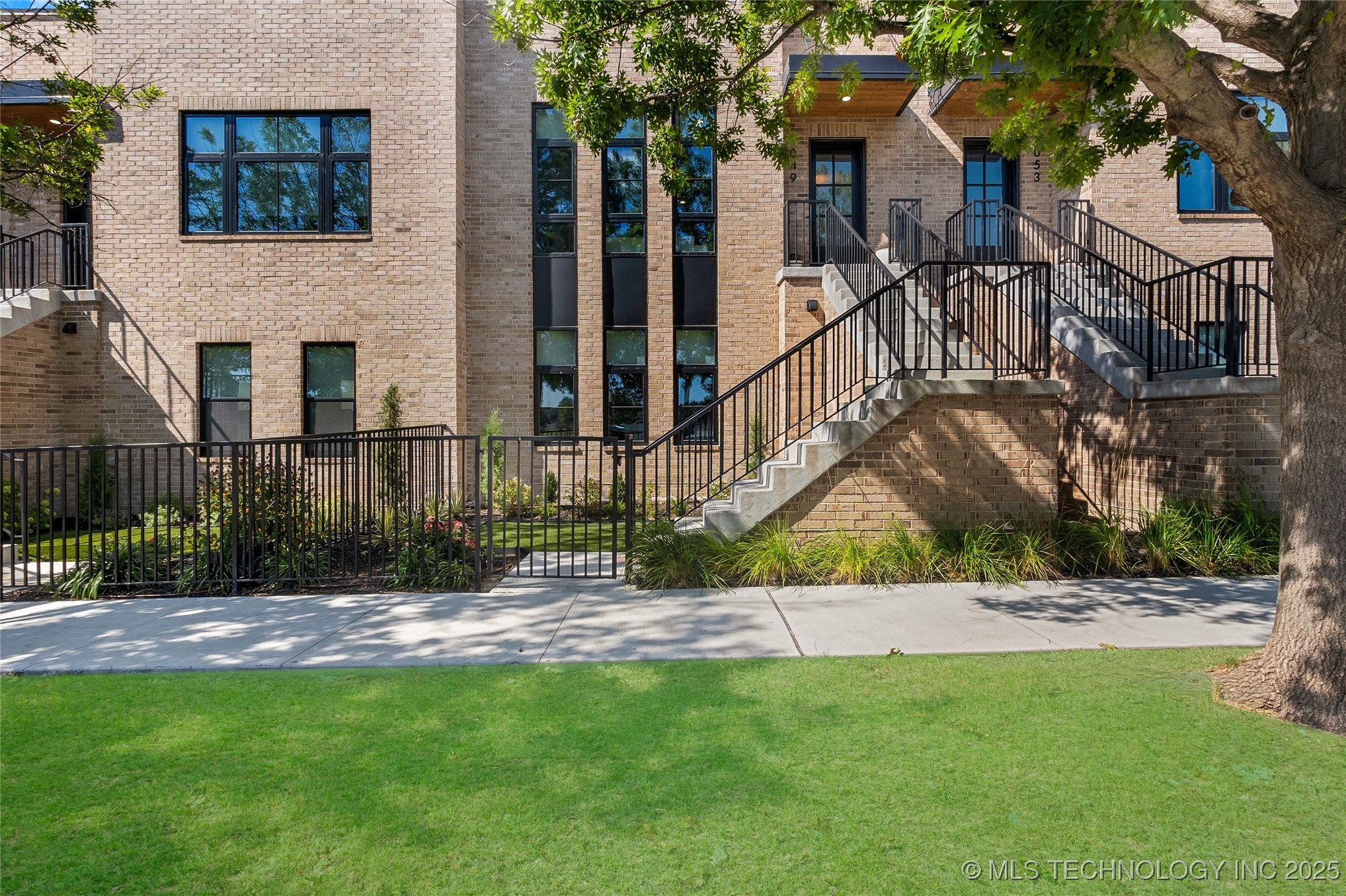 Tulsa, Oklahoma, 74120, United States, 3 Bedrooms Bedrooms, ,3 BathroomsBathrooms,Residential,For Sale,1989379