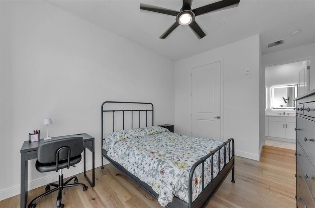 St Petersburg, Florida, 33701, United States, 3 Bedrooms Bedrooms, ,3 BathroomsBathrooms,Residential,For Sale,1885296