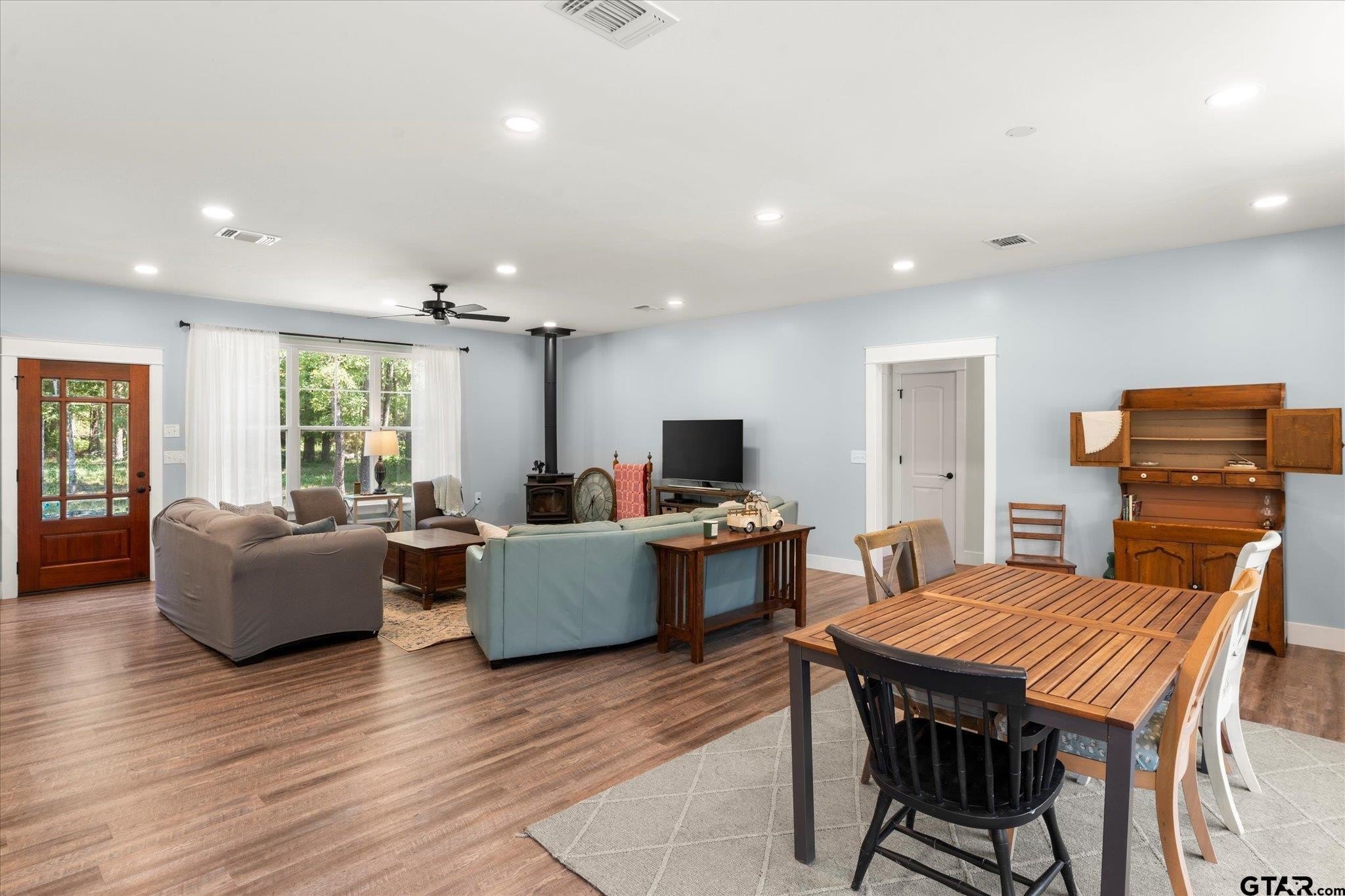 Pittsburg, Texas, 75686, United States, 3 Bedrooms Bedrooms, ,3 BathroomsBathrooms,Residential,For Sale,1937042