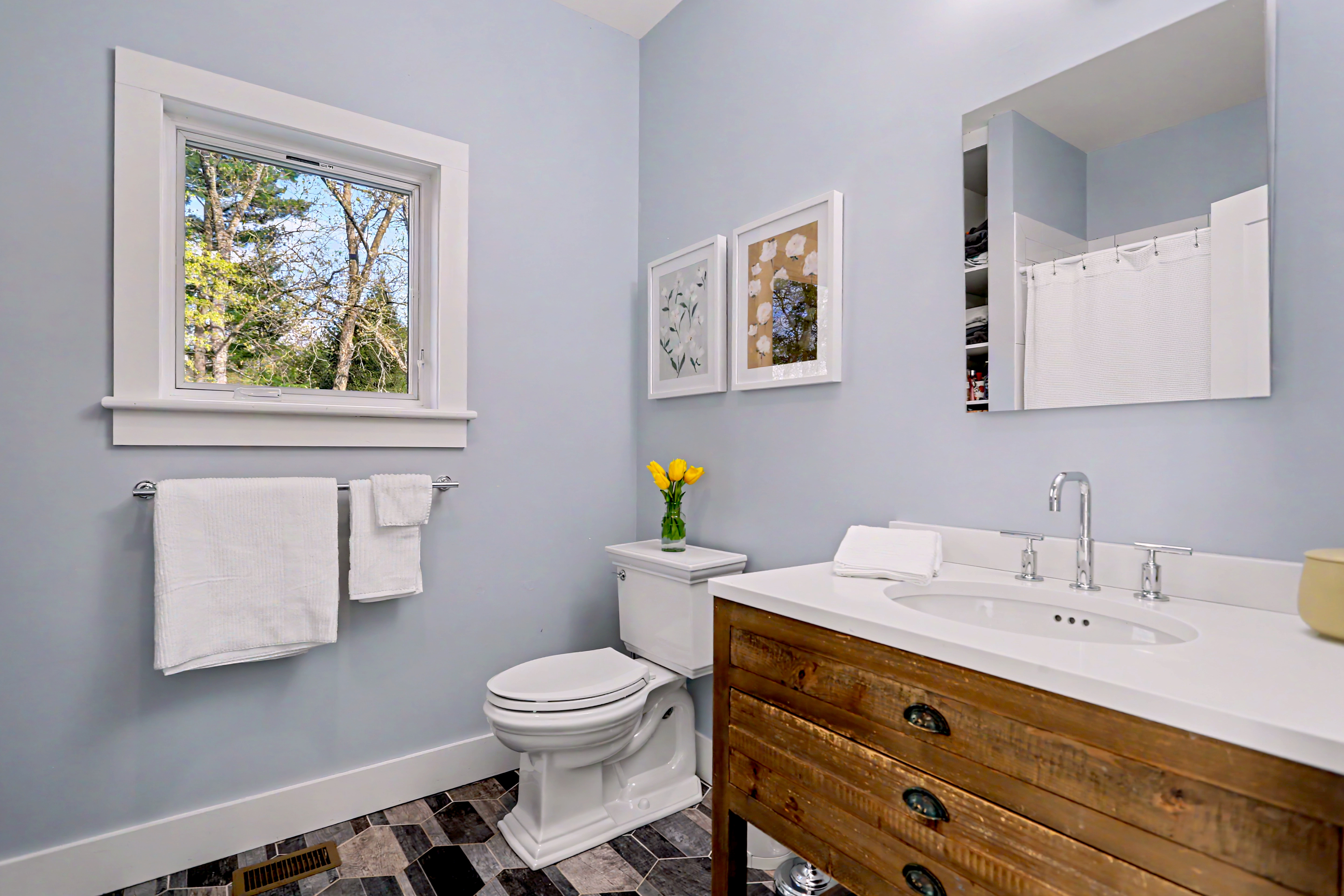  Thoughtfully Restored Antique Home in Lower Weston - 物件實景