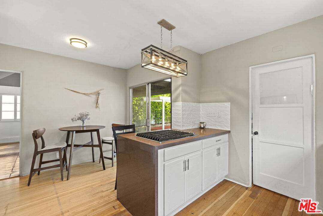 Los Angeles, California, 90036, United States, 4 Bedrooms Bedrooms, ,3 BathroomsBathrooms,Residential,For Sale,1849800