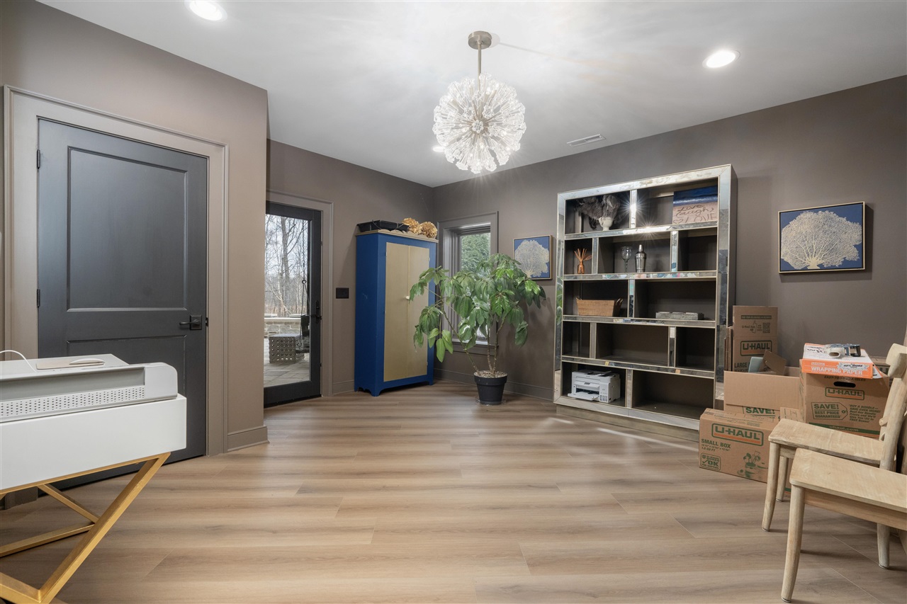 Bowling Green, Kentucky, 42103, United States, 5 Bedrooms Bedrooms, ,5 BathroomsBathrooms,Residential,For Sale,1986458