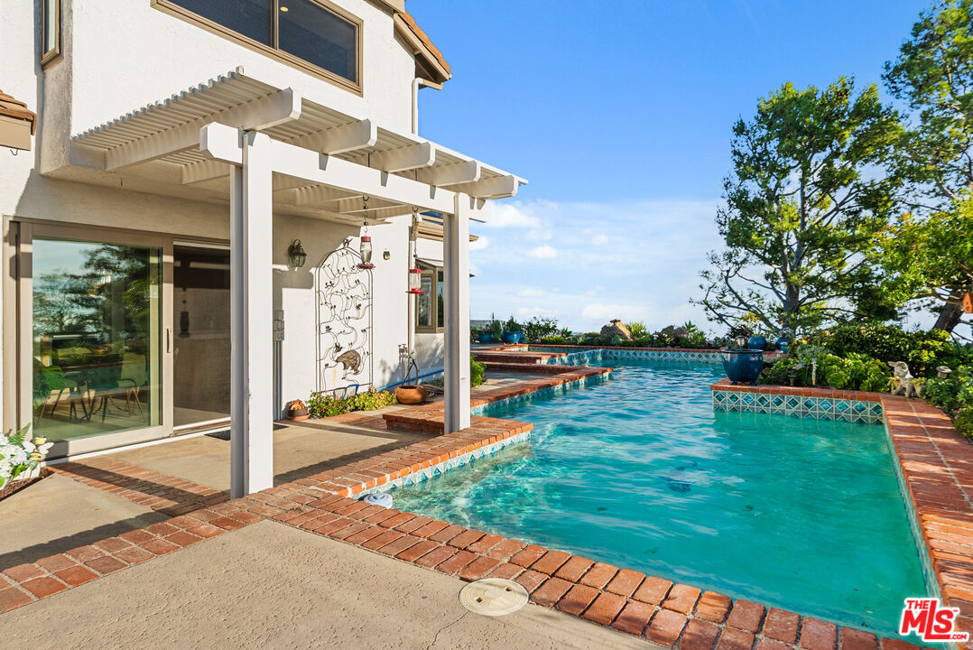 Malibu, California, 90265, United States, 4 Bedrooms Bedrooms, ,3 BathroomsBathrooms,Residential,For Sale,2001973