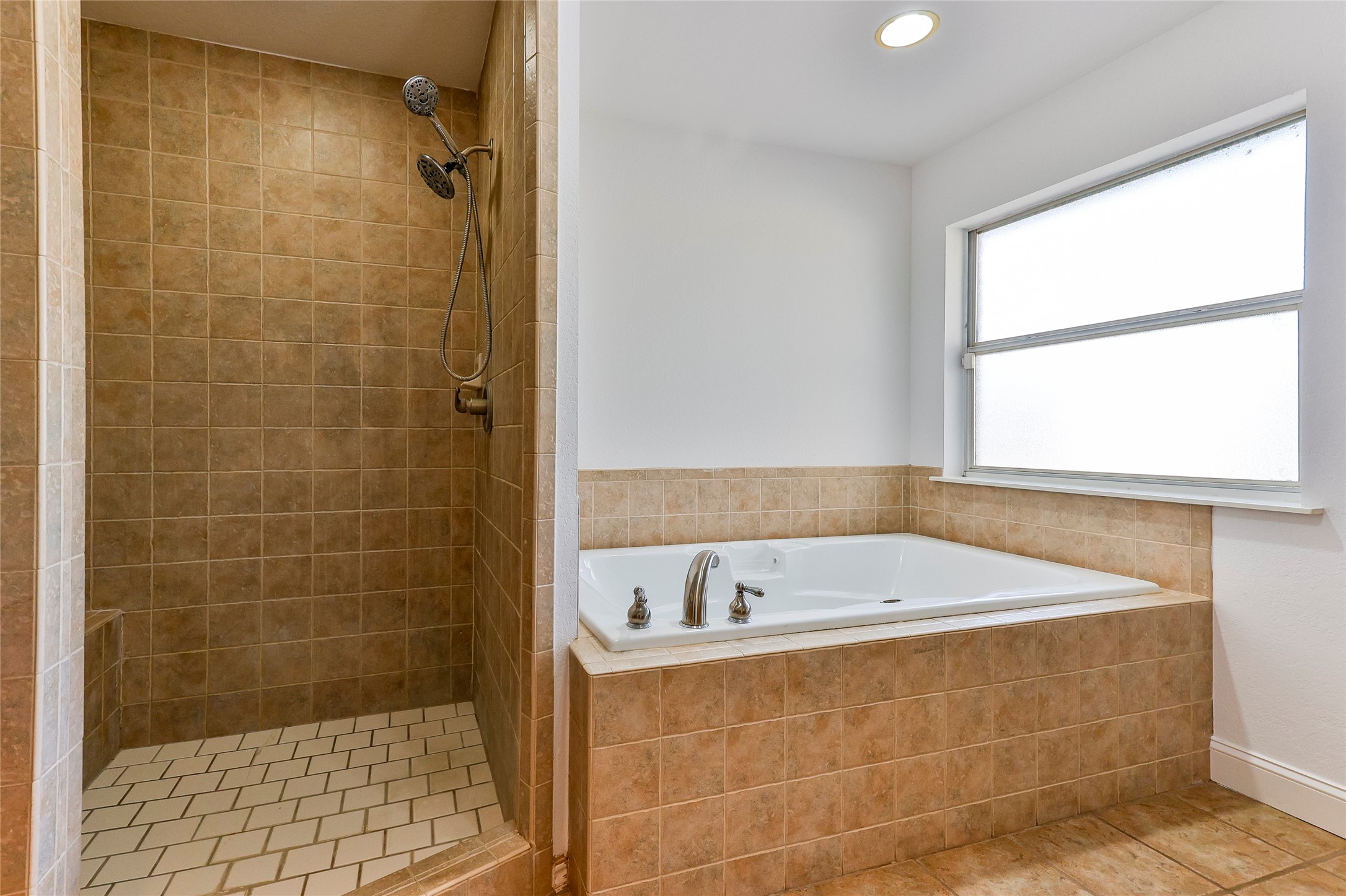 Weatherford, Texas, 76088, United States, 4 Bedrooms Bedrooms, ,3 BathroomsBathrooms,Residential,For Sale,1885521