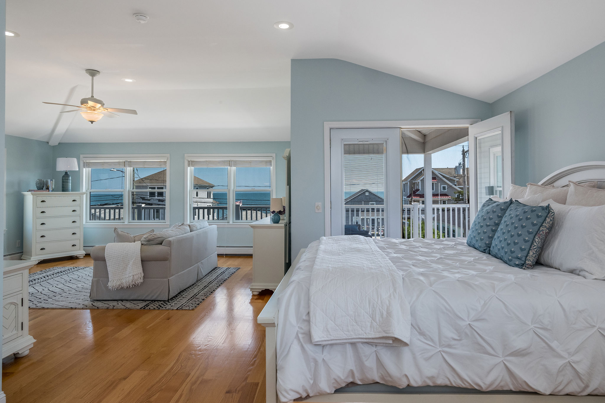  Year-Round Shoreline Estate in a Coastal Enclave - 物件實景