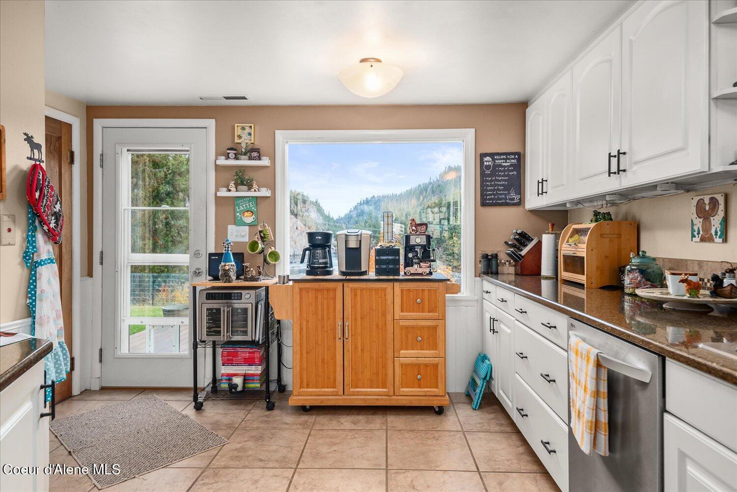 Metaline Falls, Washington, 99153, United States, 5 Bedrooms Bedrooms, ,3 BathroomsBathrooms,Residential,For Sale,1980097