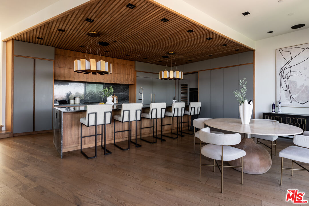 Beverly Hills, California, 90210, United States, 6 Bedrooms Bedrooms, ,6 BathroomsBathrooms,Residential,For Sale,1692711
