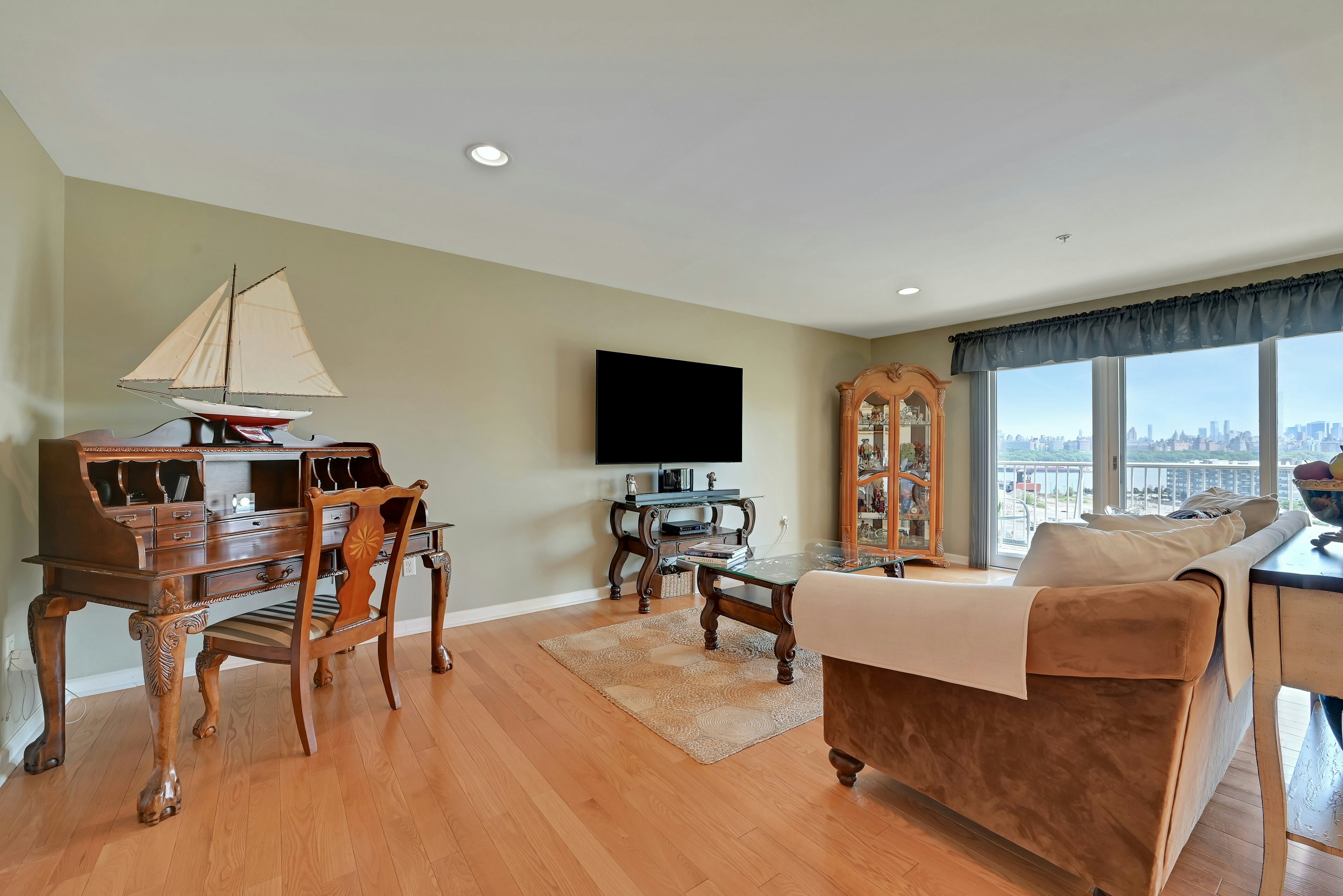  45 Legend Hills Drive, Edgewater, NJ 07020 - 物件實景
