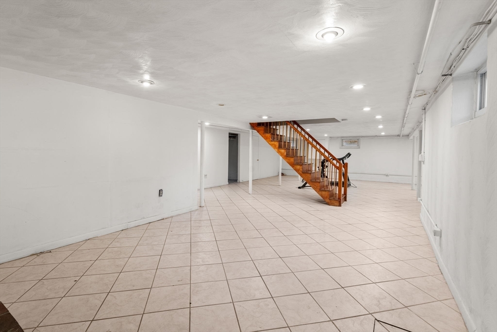 Belmont, Massachusetts, 02478, United States, 3 Bedrooms Bedrooms, ,3 BathroomsBathrooms,Residential,For Sale,1991610