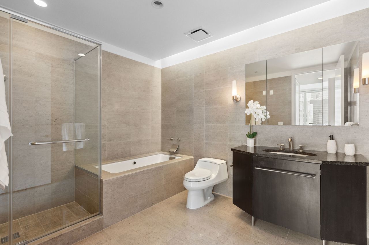 Chicago, Illinois, 60611, United States, 1 Bedroom Bedrooms, ,2 BathroomsBathrooms,Residential,For Sale,1793524