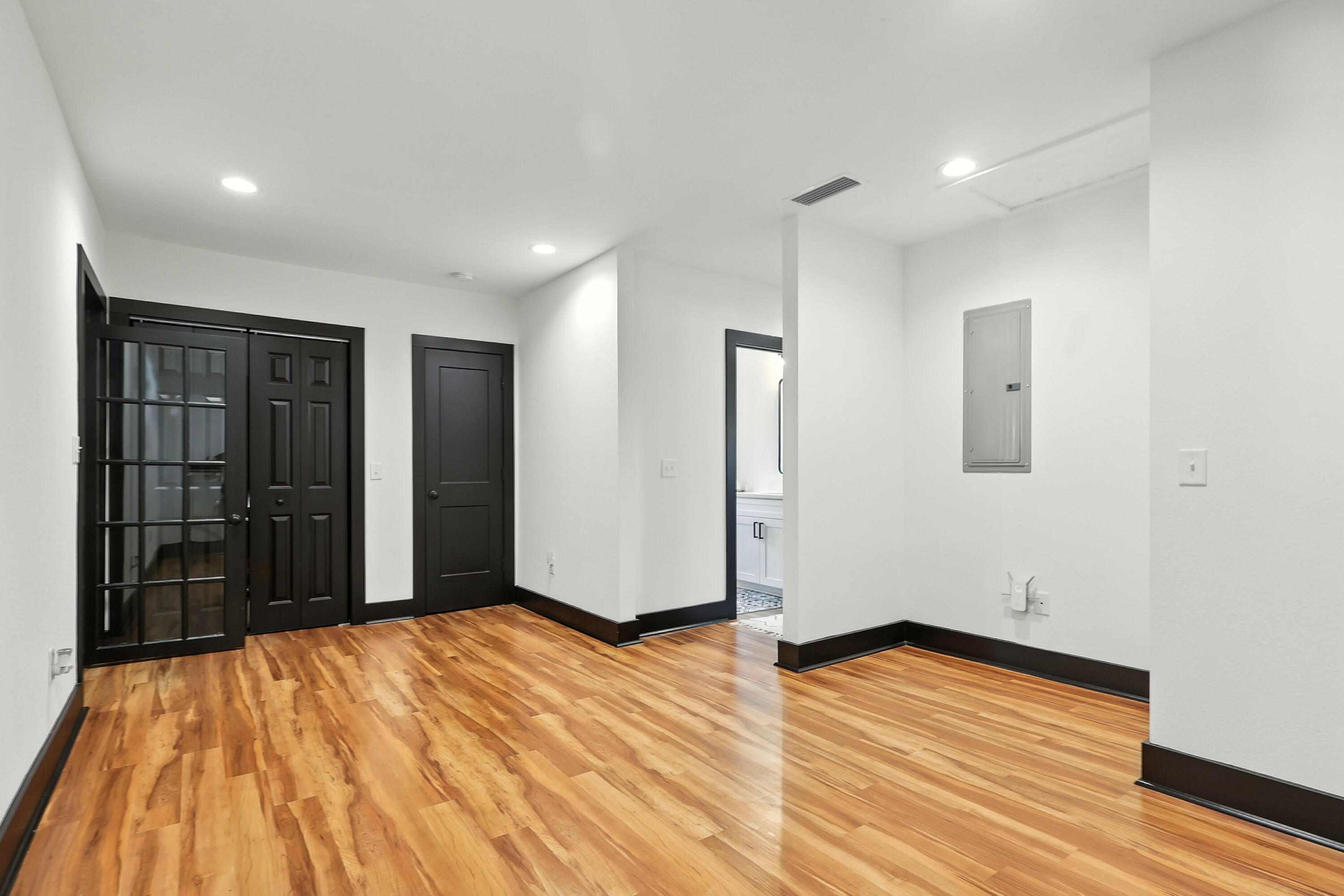 Panama City, Florida, 32401, United States, 4 Bedrooms Bedrooms, ,3 BathroomsBathrooms,Residential,For Sale,1912610