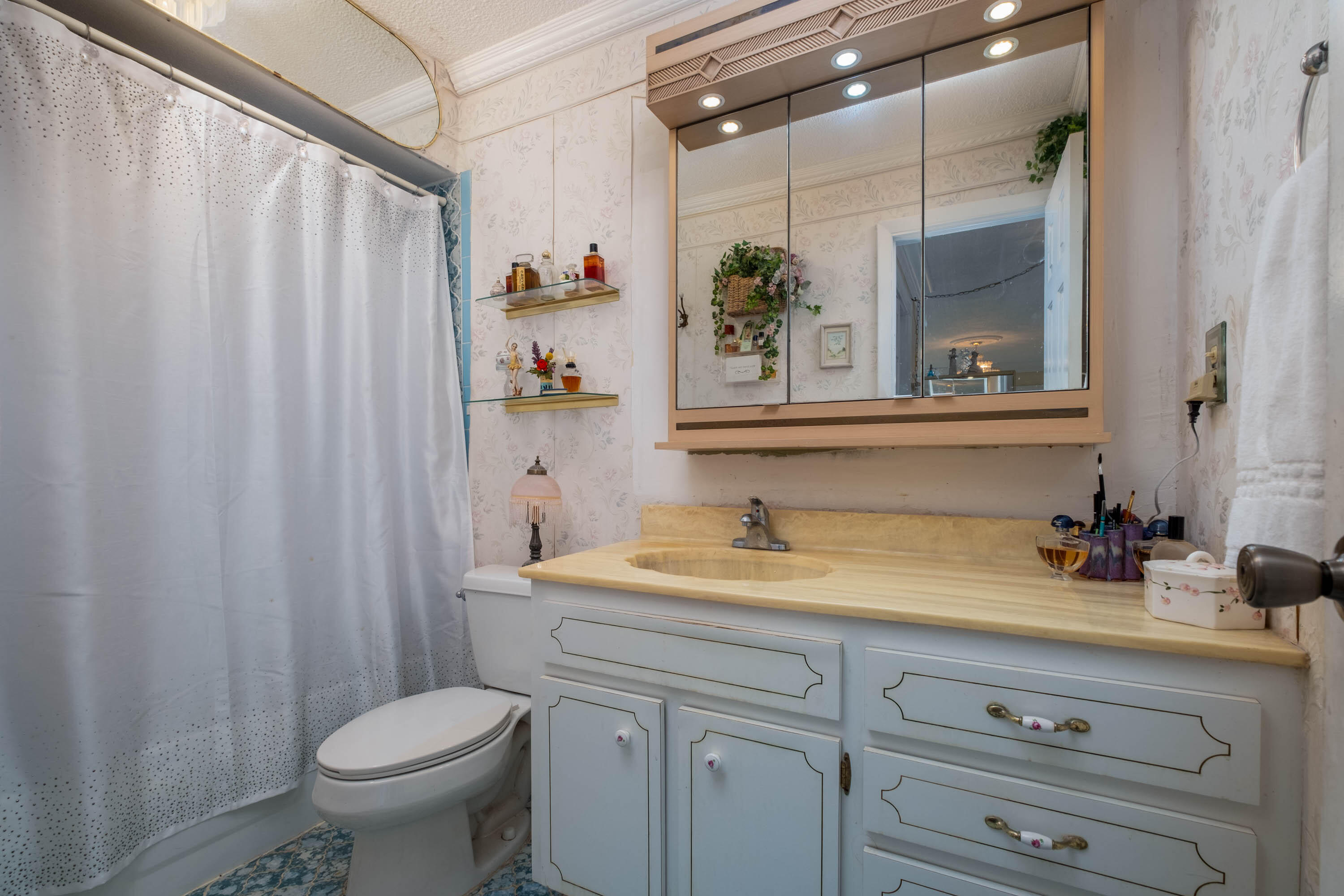 KEY LARGO, Florida, 33037, United States, 10 Bedrooms Bedrooms, ,9 BathroomsBathrooms,Residential,For Sale,1993450