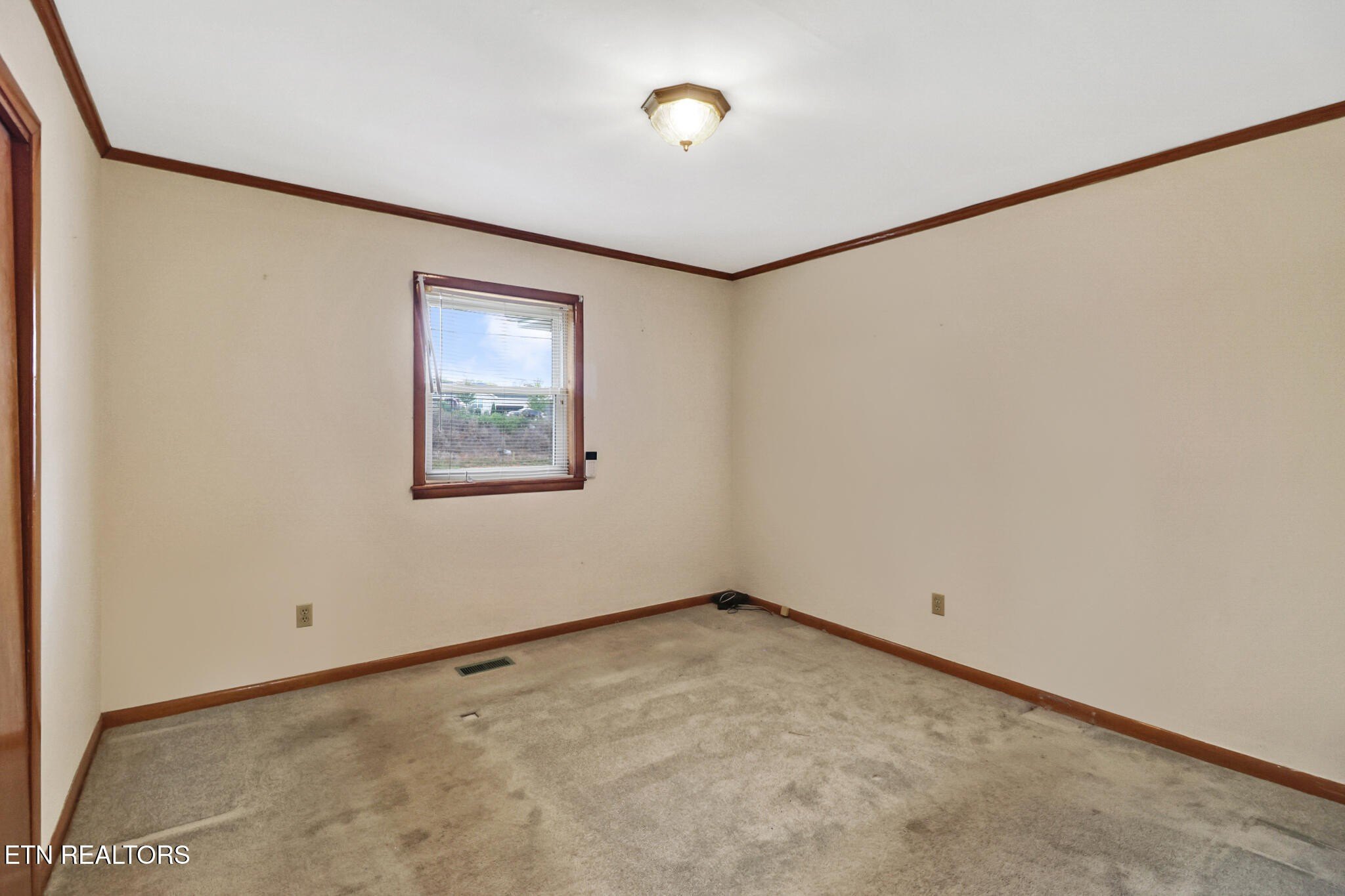 McMinnville, Tennessee, 37110, United States, 3 Bedrooms Bedrooms, ,1 BathroomBathrooms,Residential,For Sale,1976932