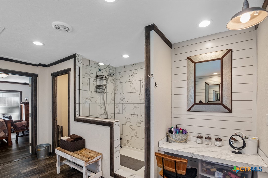 Hallettsville, Texas, 77964, United States, 4 Bedrooms Bedrooms, ,3 BathroomsBathrooms,Residential,For Sale,1988312